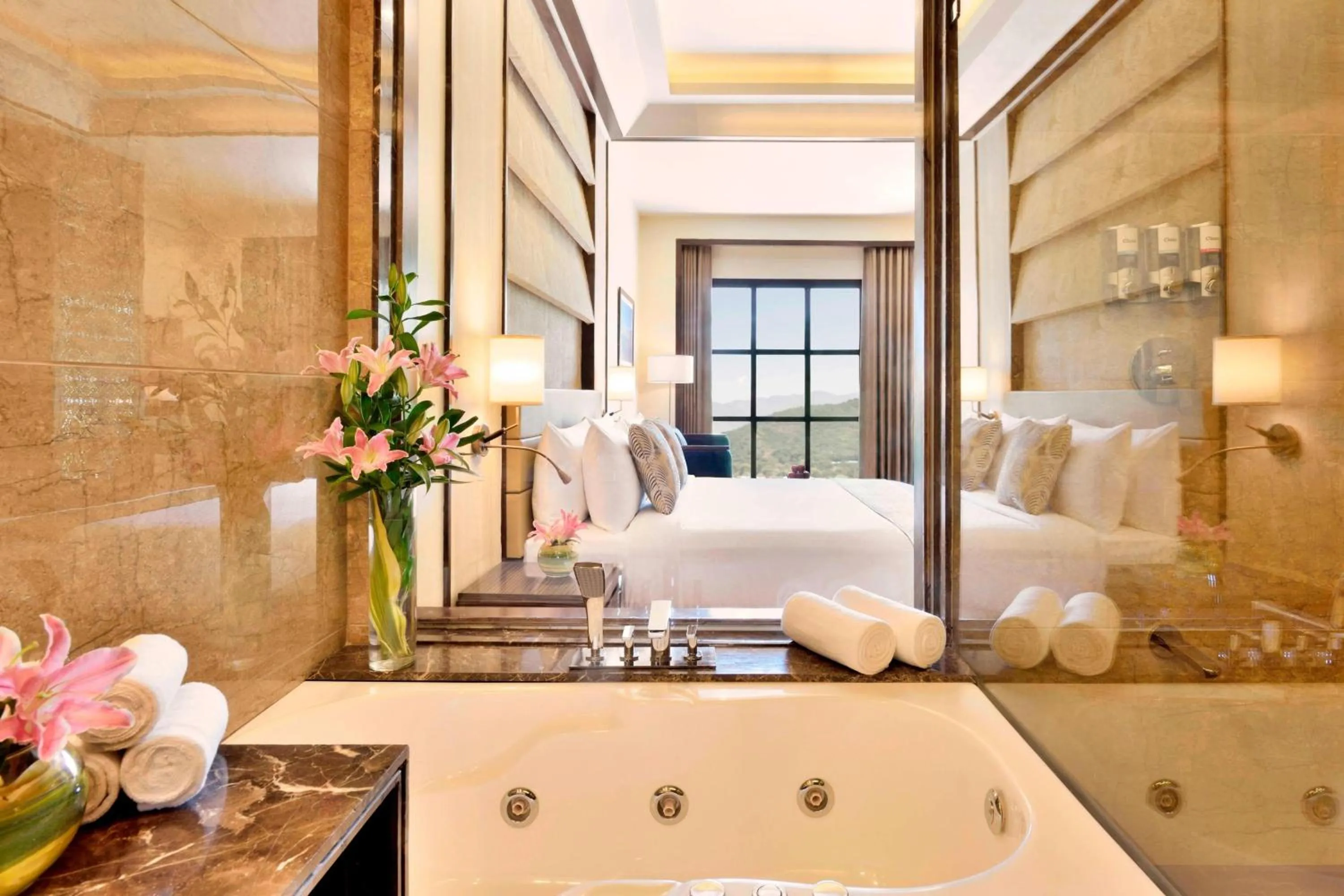 Photo of the whole room, Bed in Four Points by Sheraton Srinagar