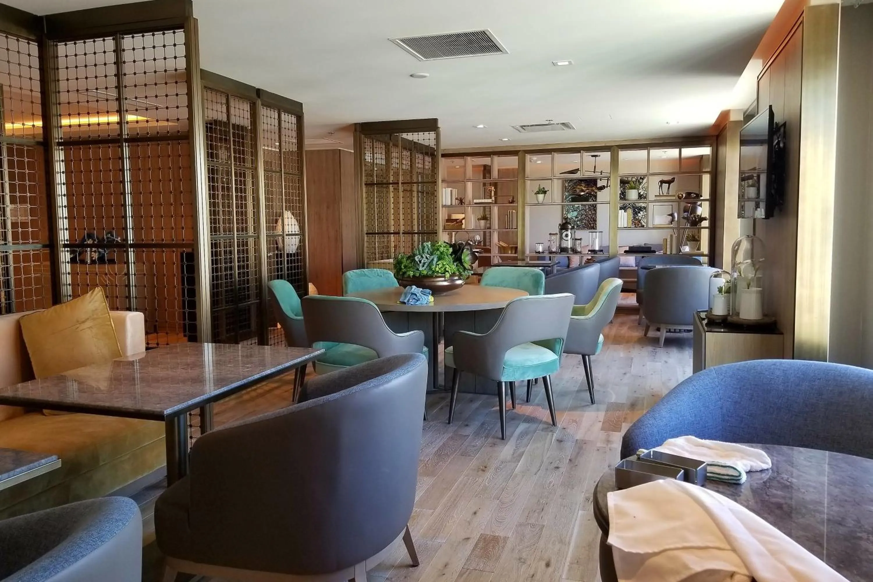 Lounge or bar in Sheraton Los Angeles San Gabriel