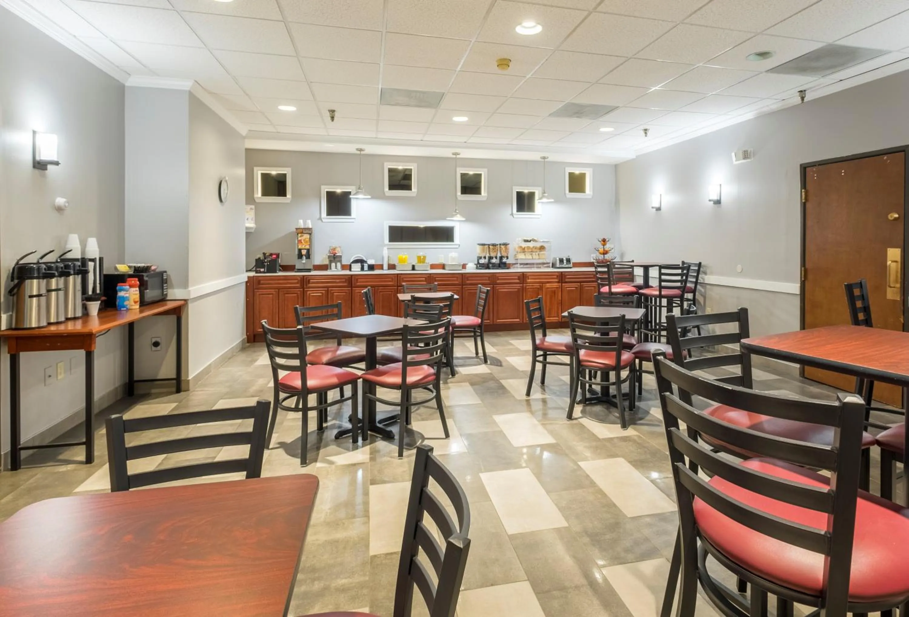 Lounge or bar in Red Roof Inn Fulton