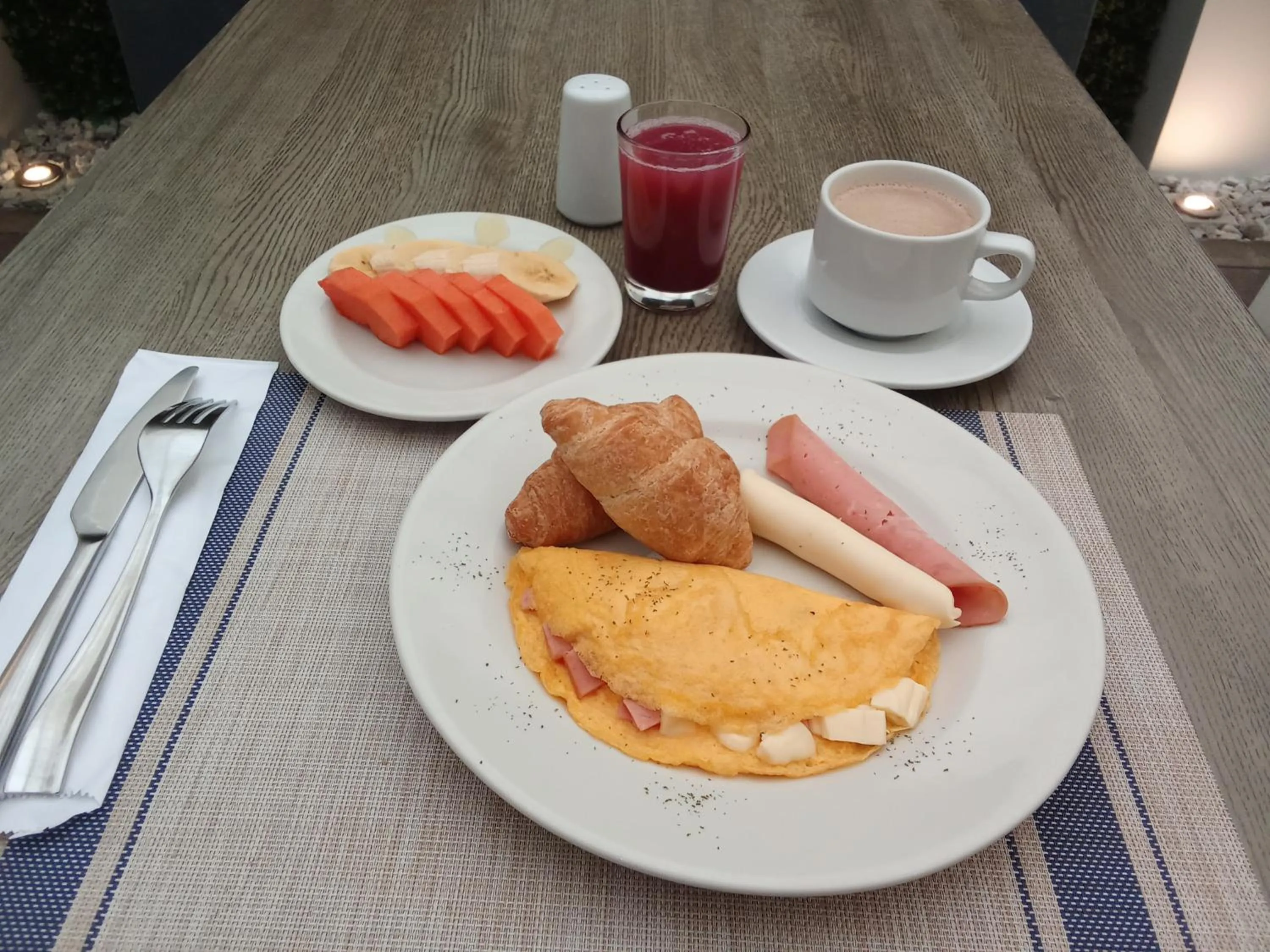 Breakfast in Hotel Confort 80 Zona Rosa By Hoteles Confort80