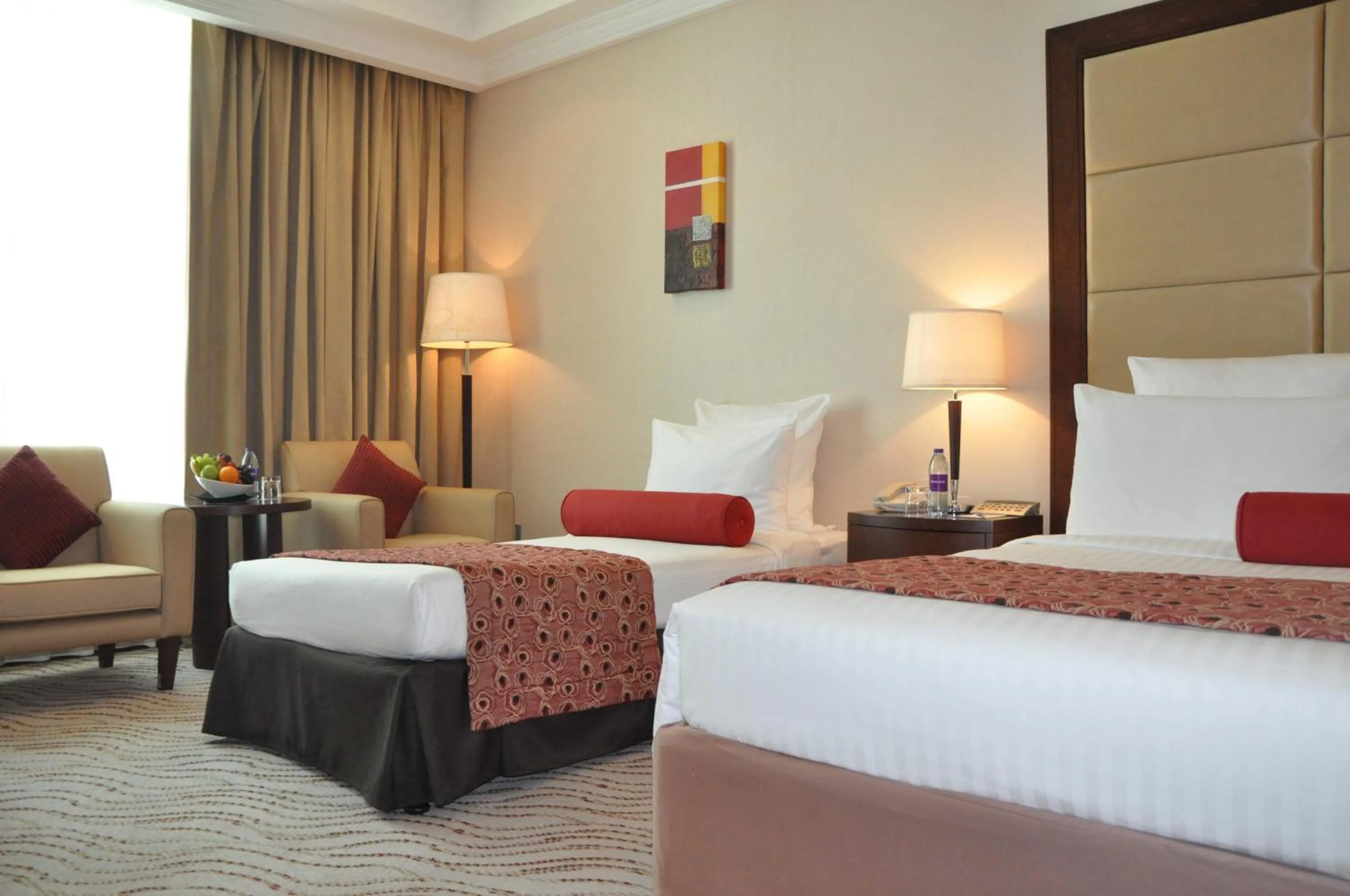 Bed in Park Regis Kris Kin Hotel