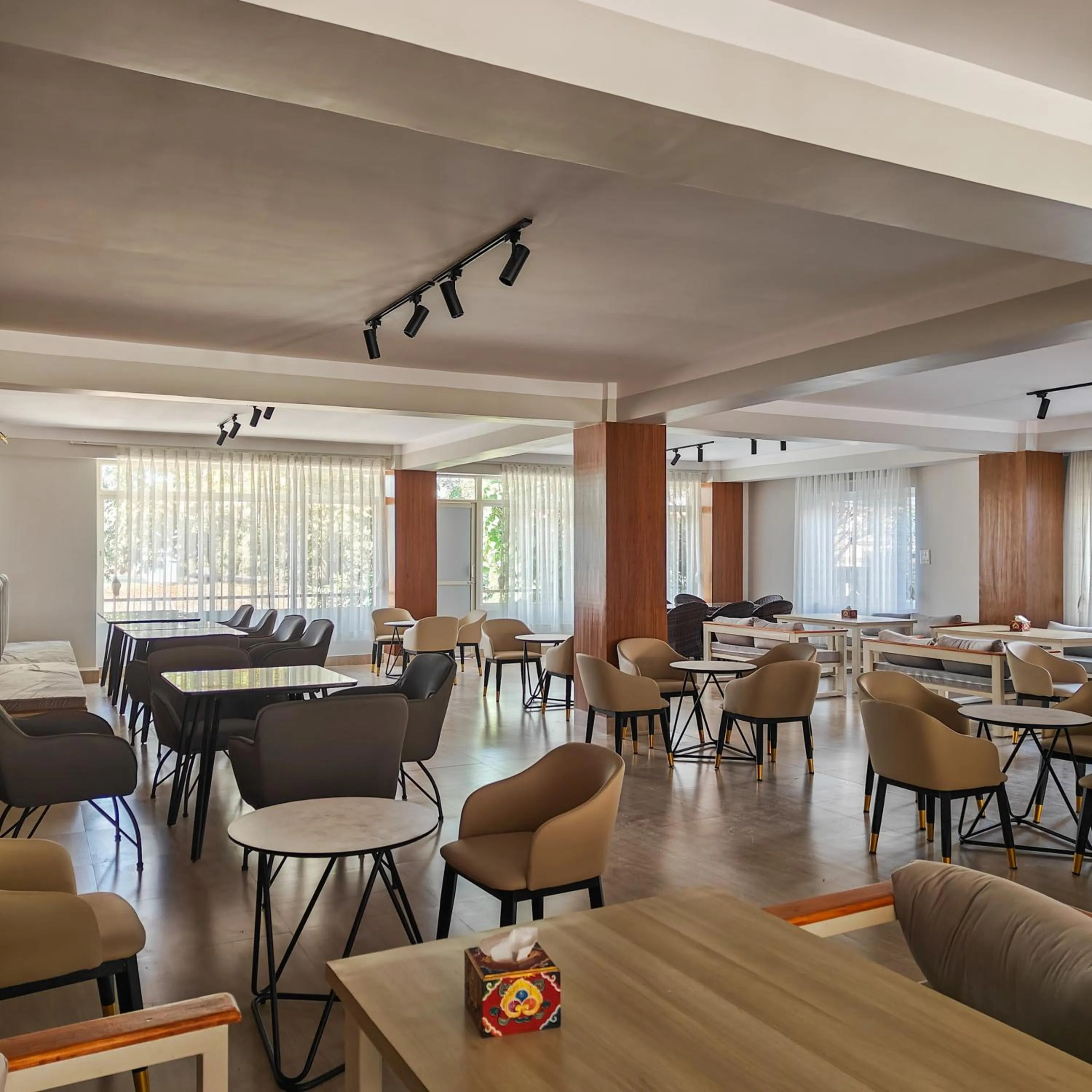 Restaurant/places to eat in Boudha Apart Hotel