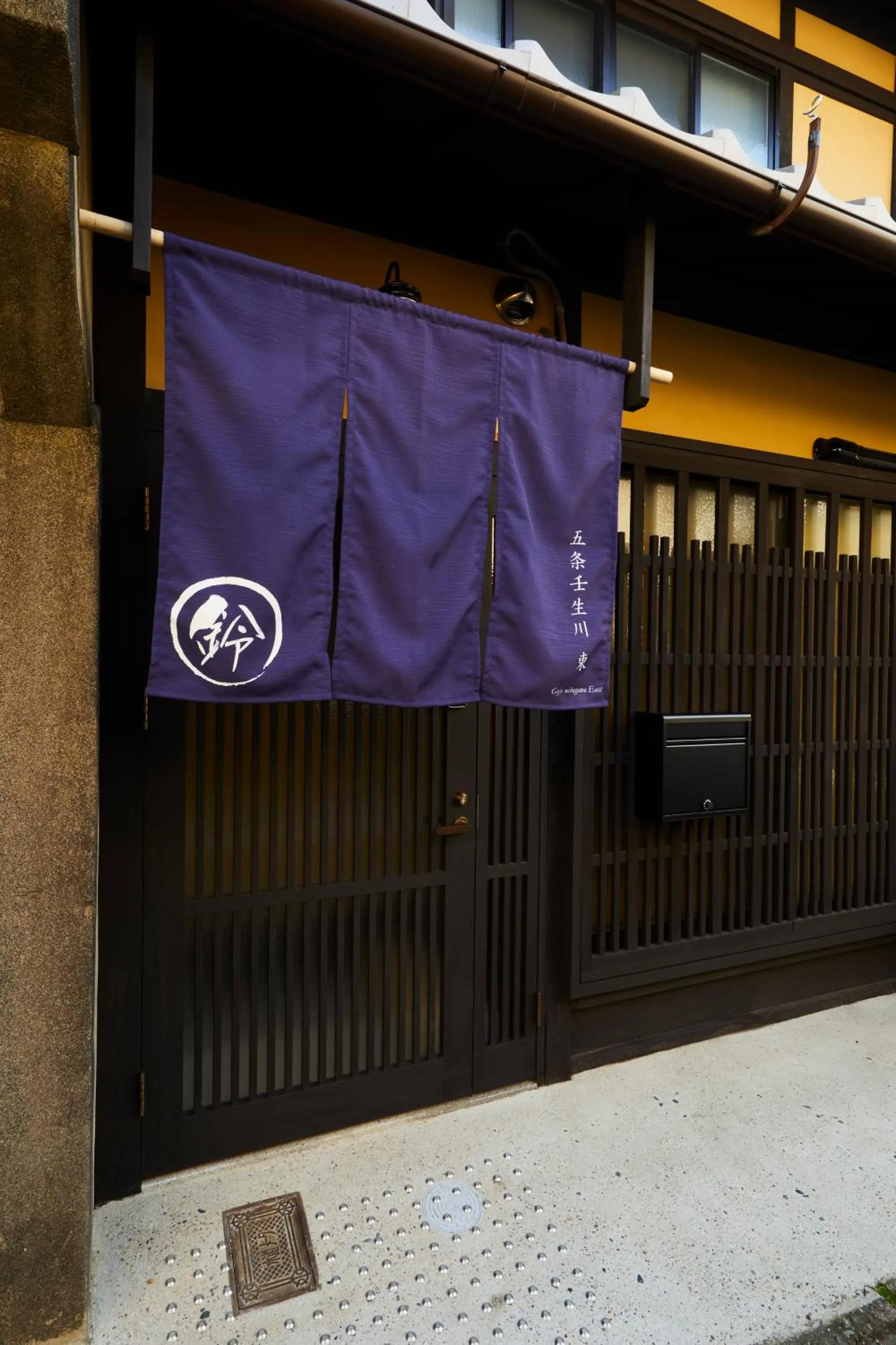 Facade/entrance in Rinn Gojomibugawa East