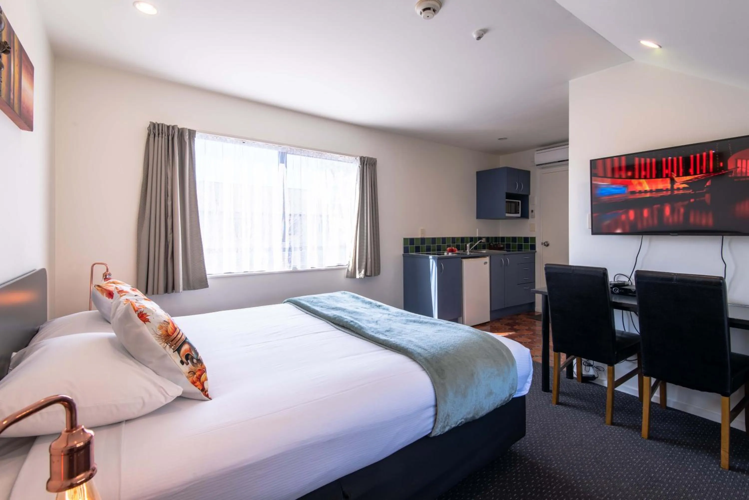 Bed in 298 Westside Motor Lodge