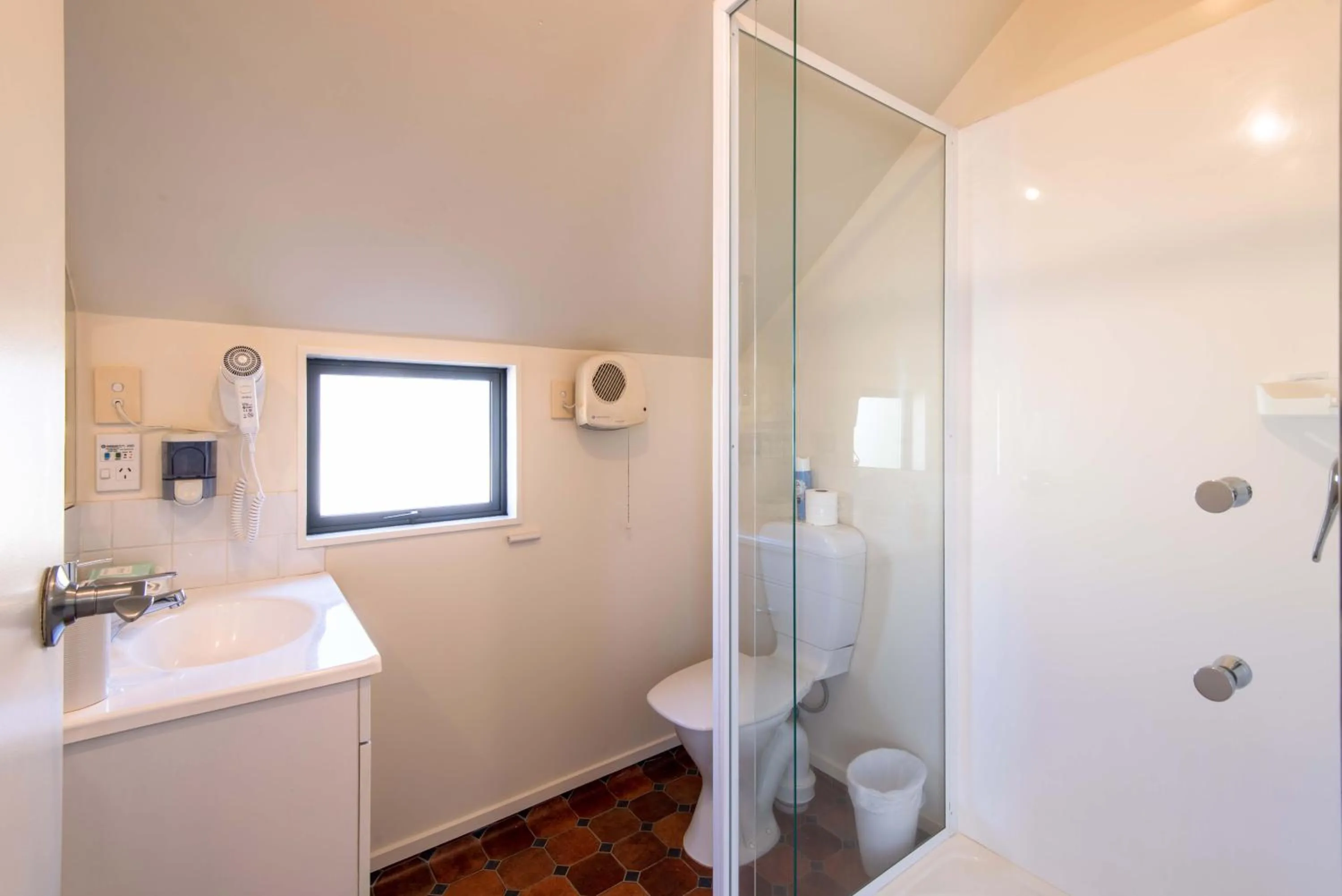 Shower in 298 Westside Motor Lodge