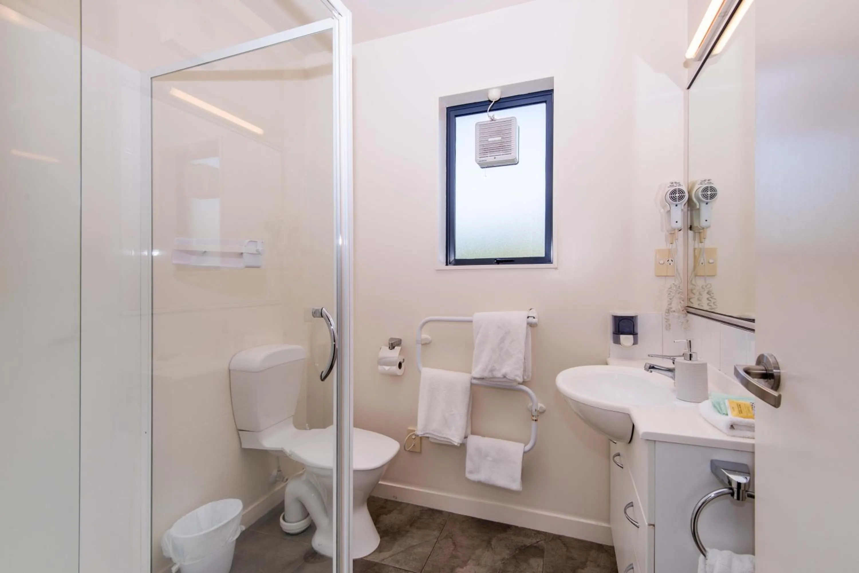 Shower in 298 Westside Motor Lodge