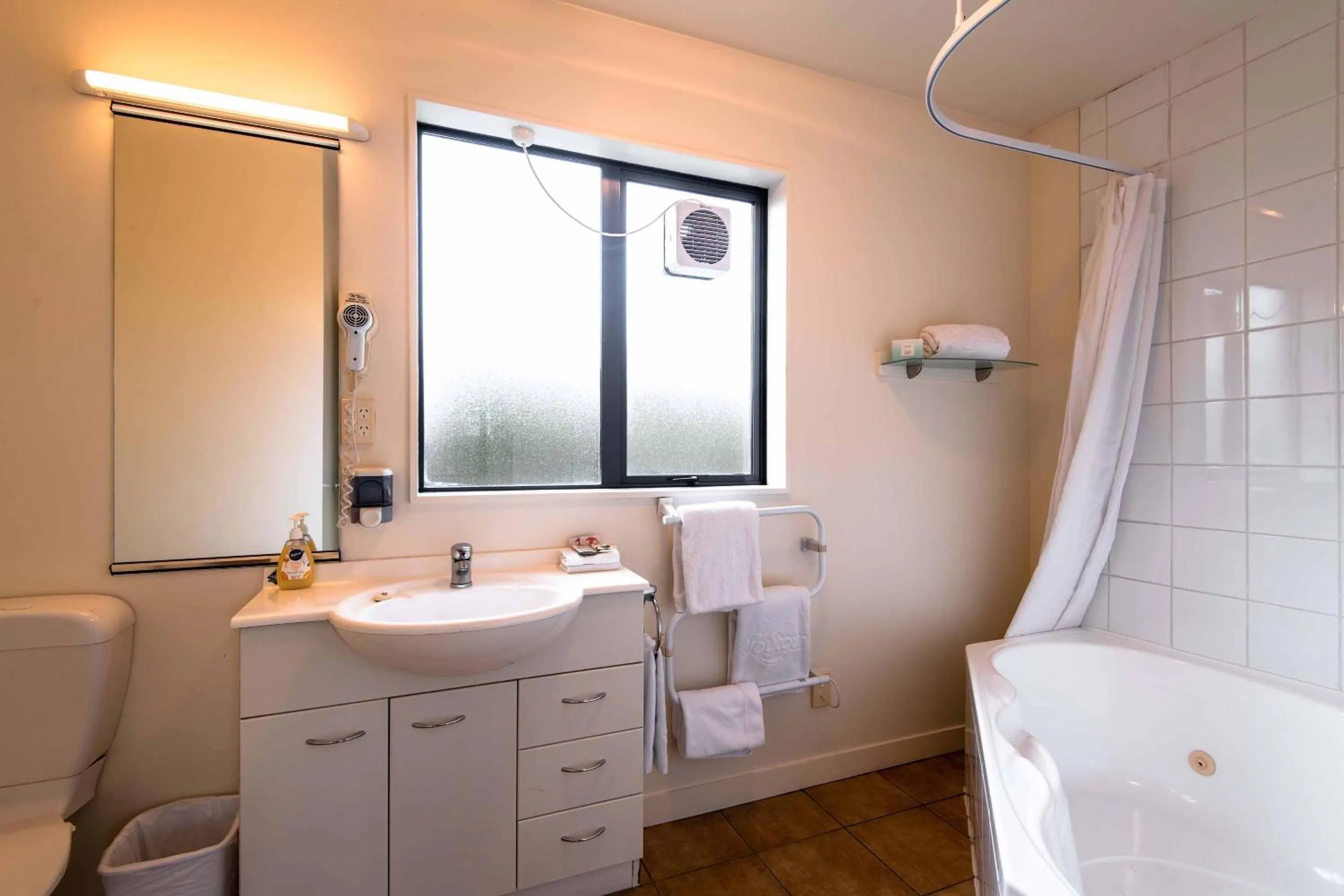 Shower in 298 Westside Motor Lodge