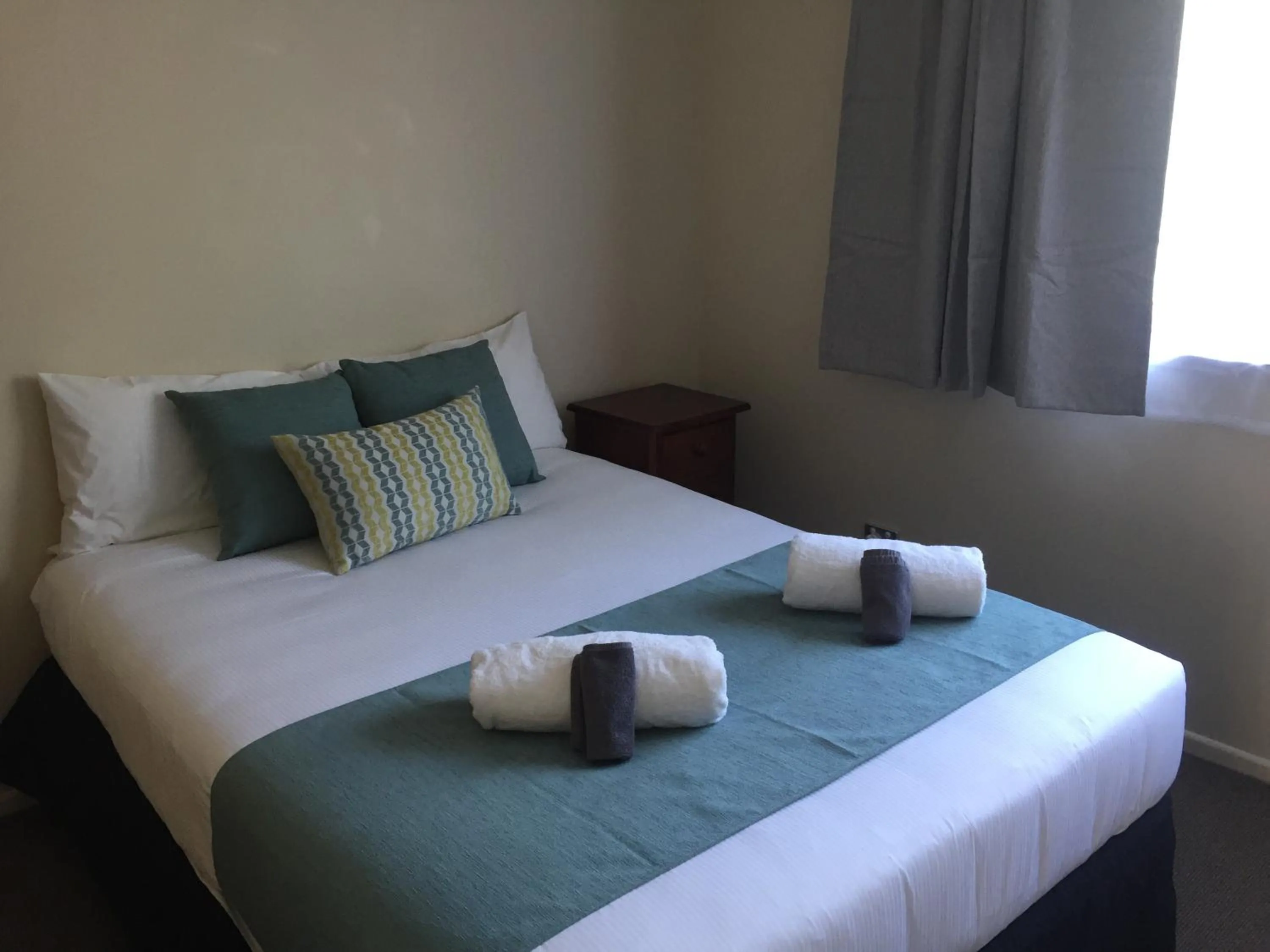 Bed in Fairway Motel & Apartments