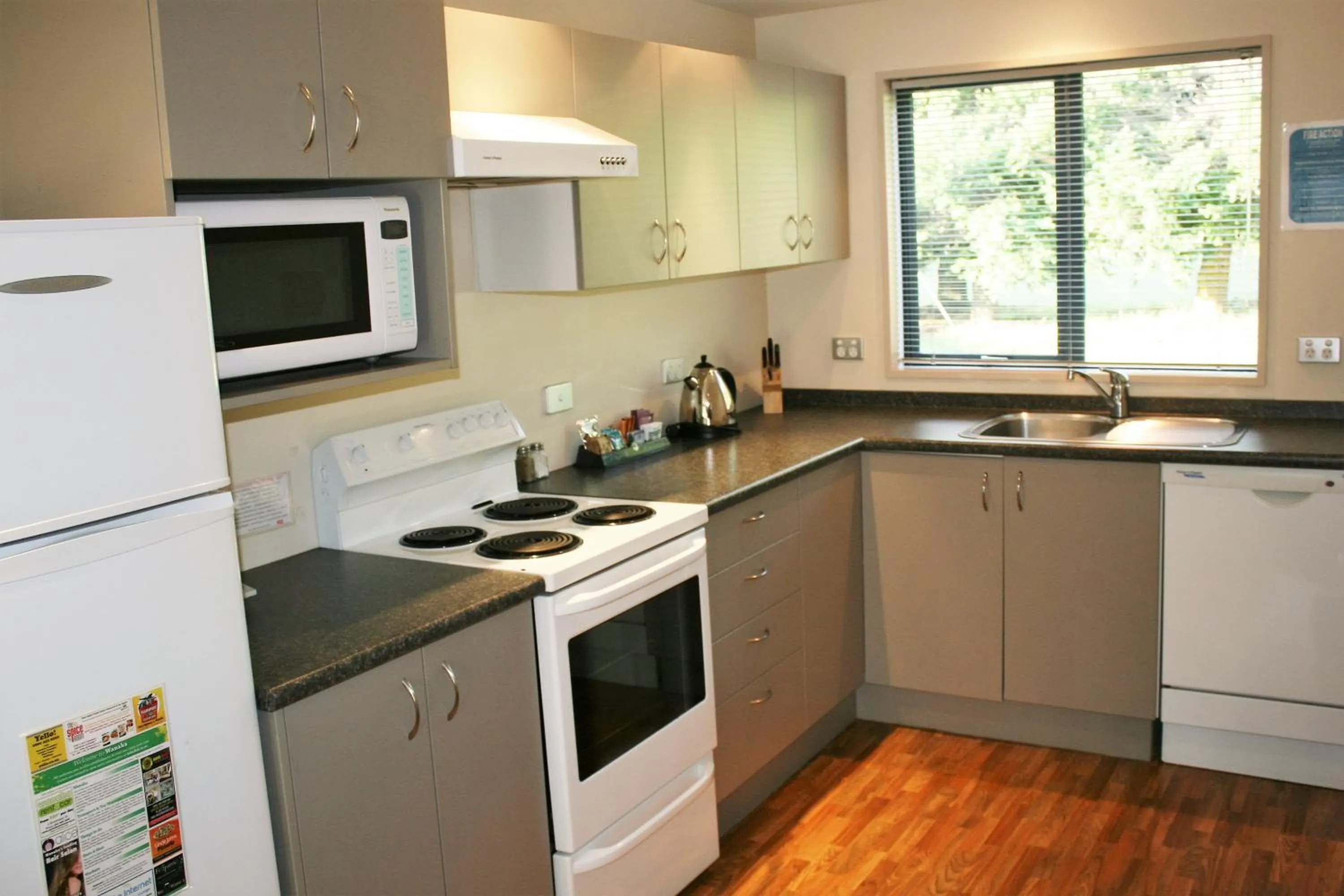 Kitchen or kitchenette in Fairway Motel & Apartments