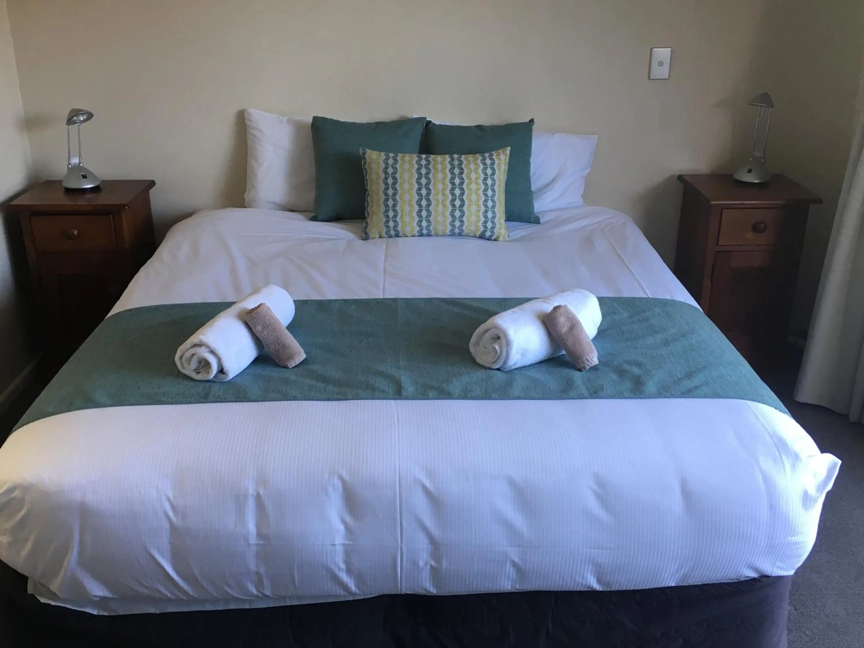 Bed in Fairway Motel & Apartments