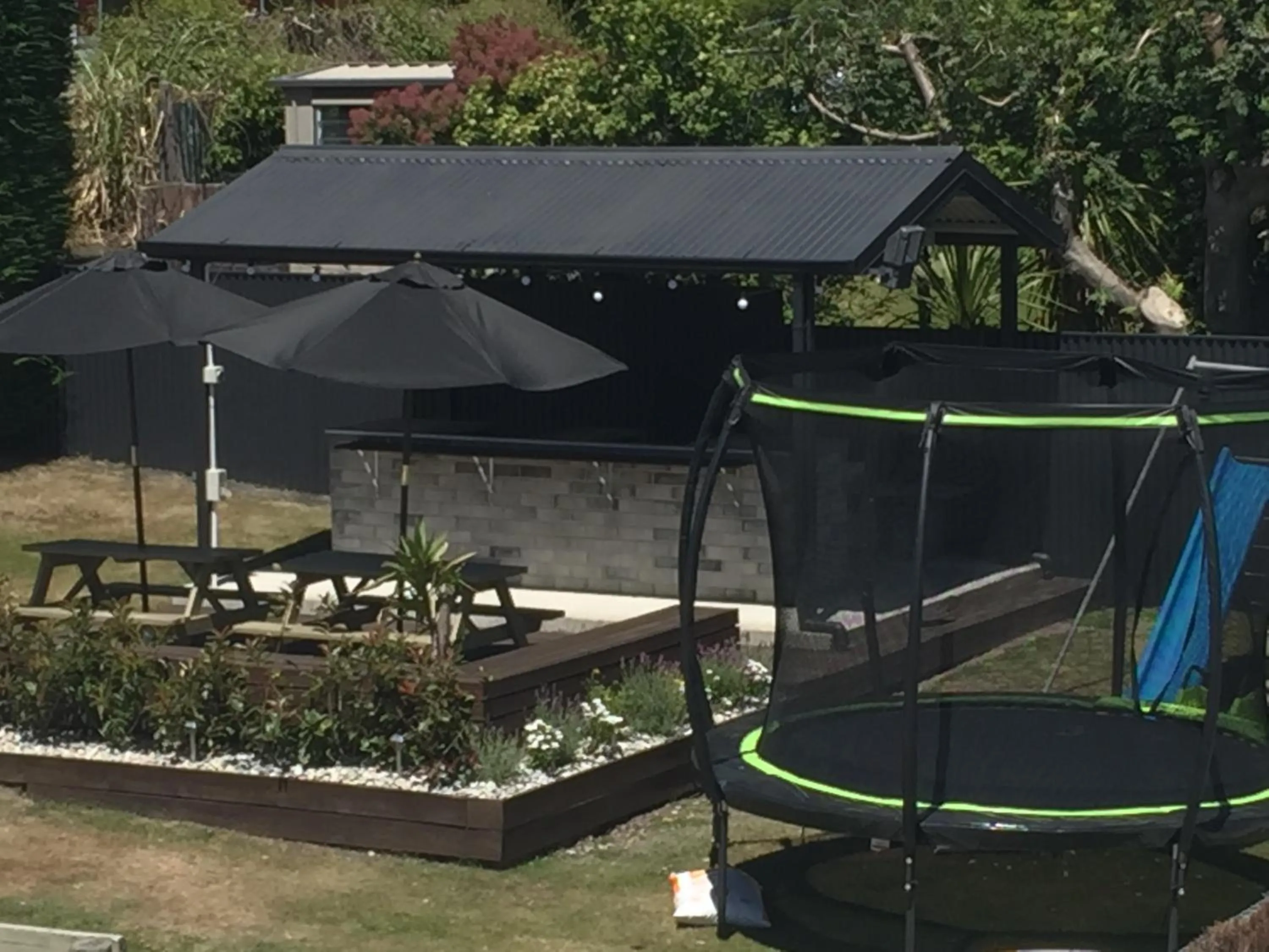 BBQ facilities in Fairway Motel & Apartments