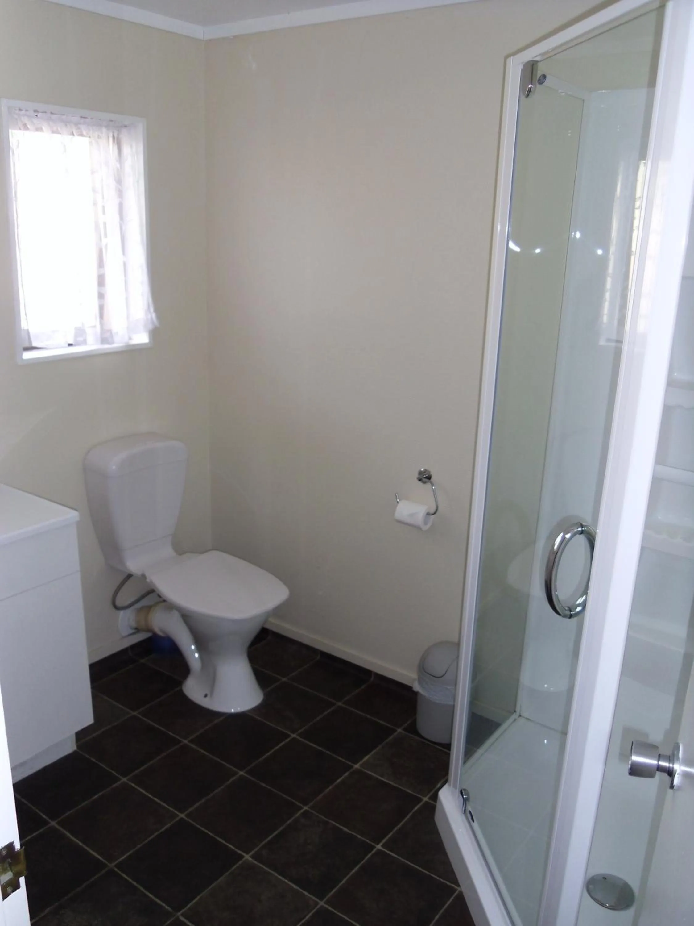 Shower in Fairway Motel & Apartments