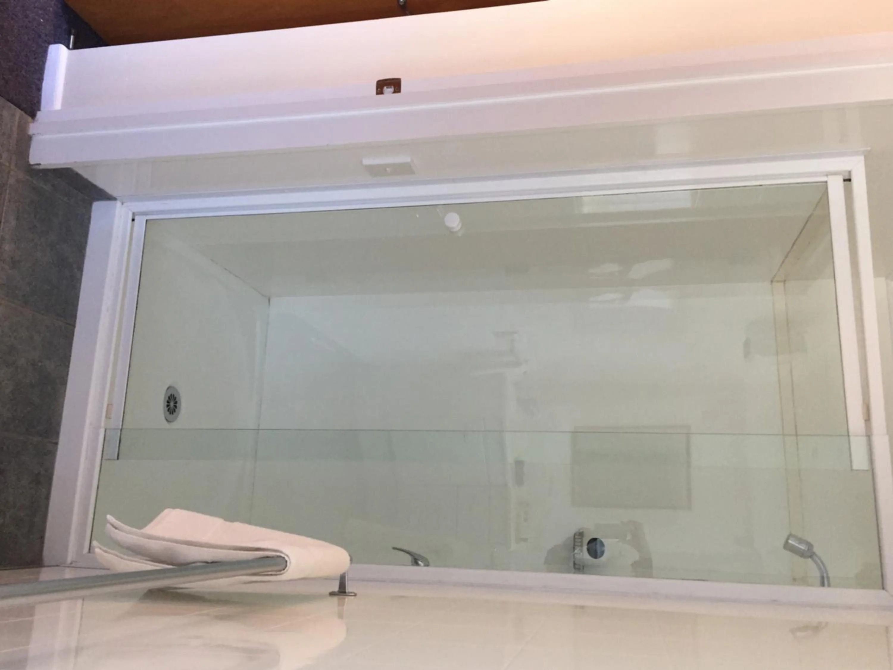 Bathroom in Fairway Motel & Apartments