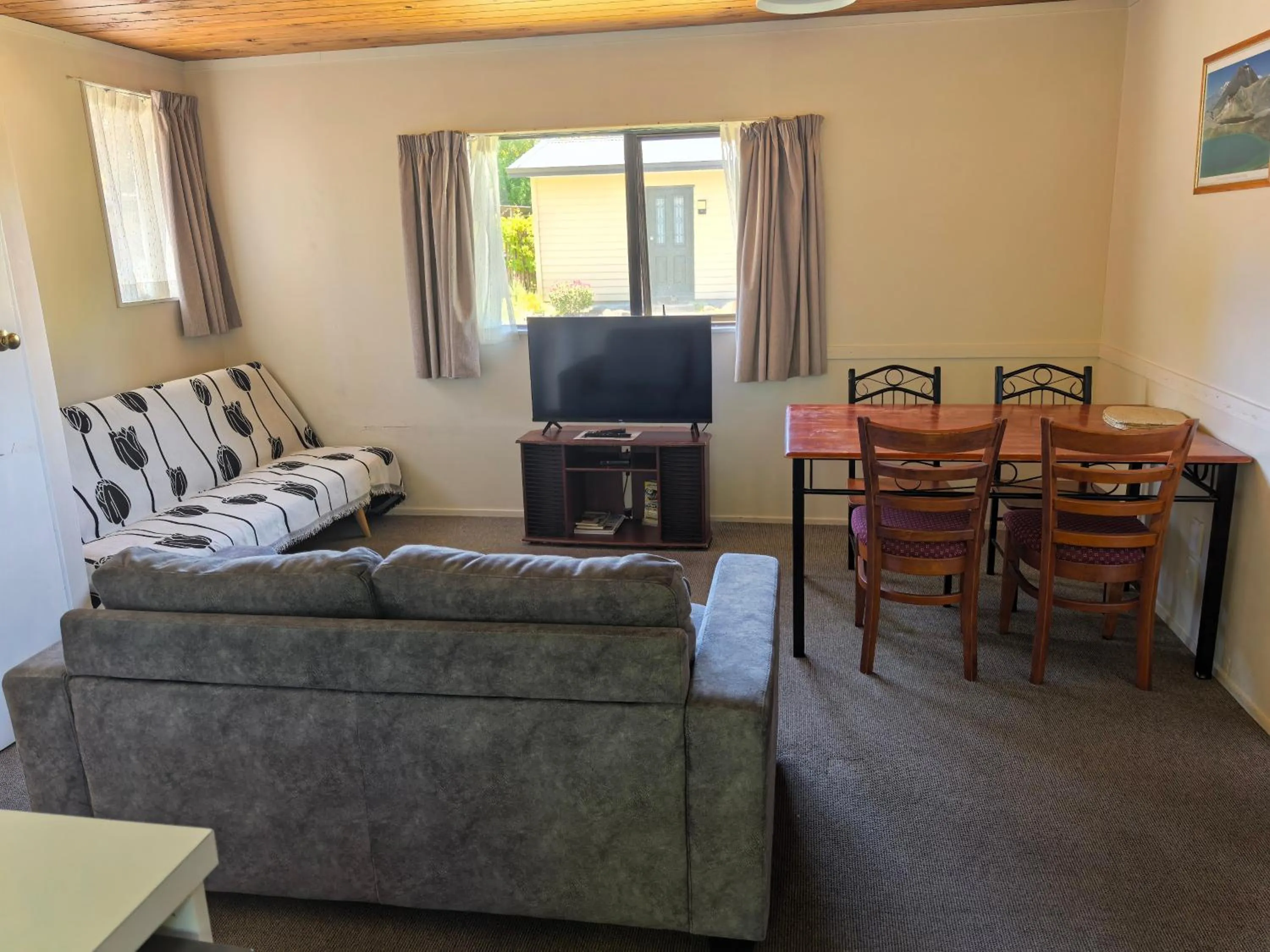 Lounge or bar in Judges Pool Motel Turangi