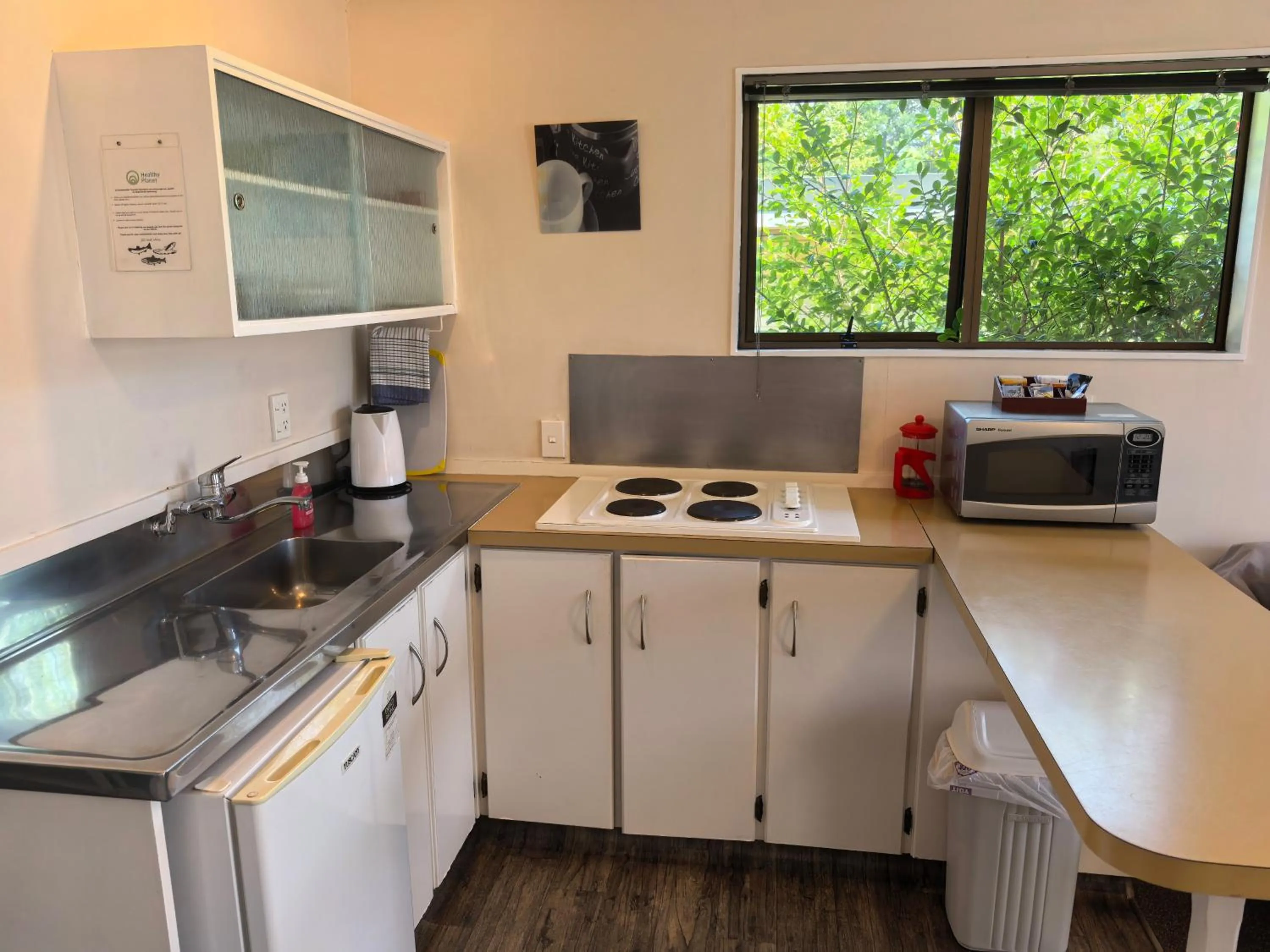 kitchen in Judges Pool Motel Turangi