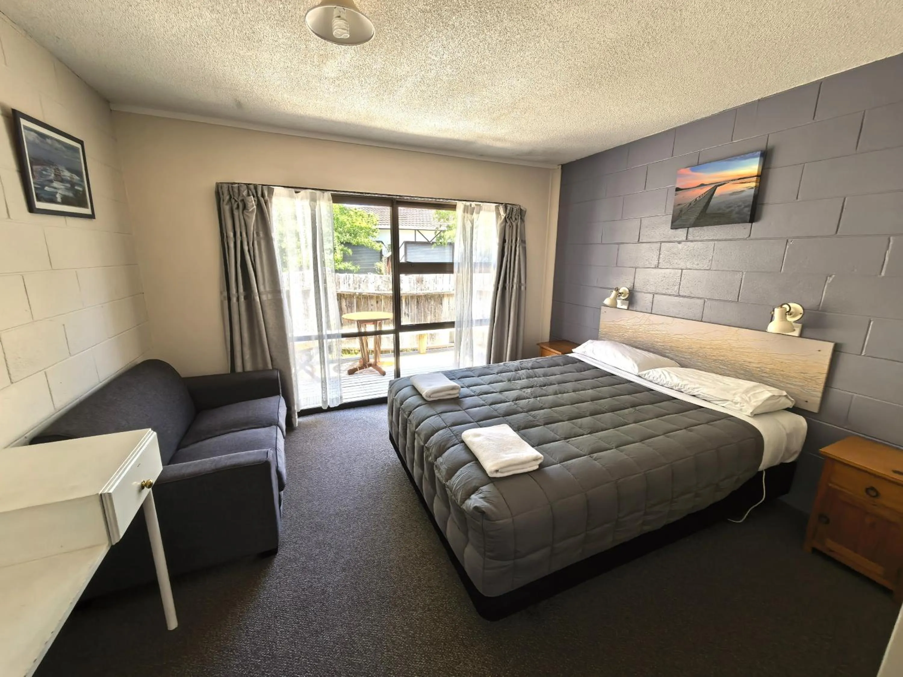 Bedroom, Bed in Judges Pool Motel Turangi