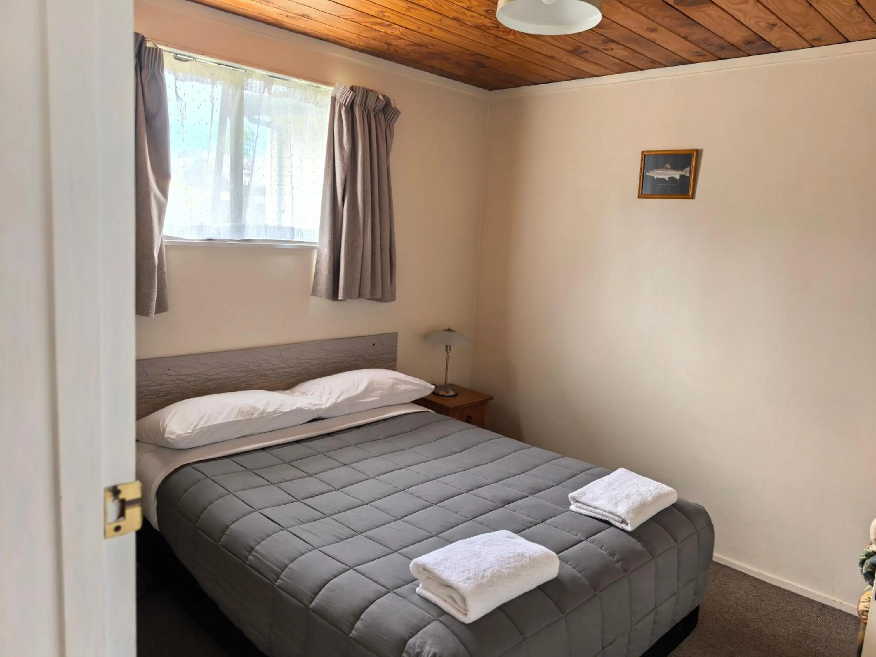 Bedroom, Bed in Judges Pool Motel Turangi