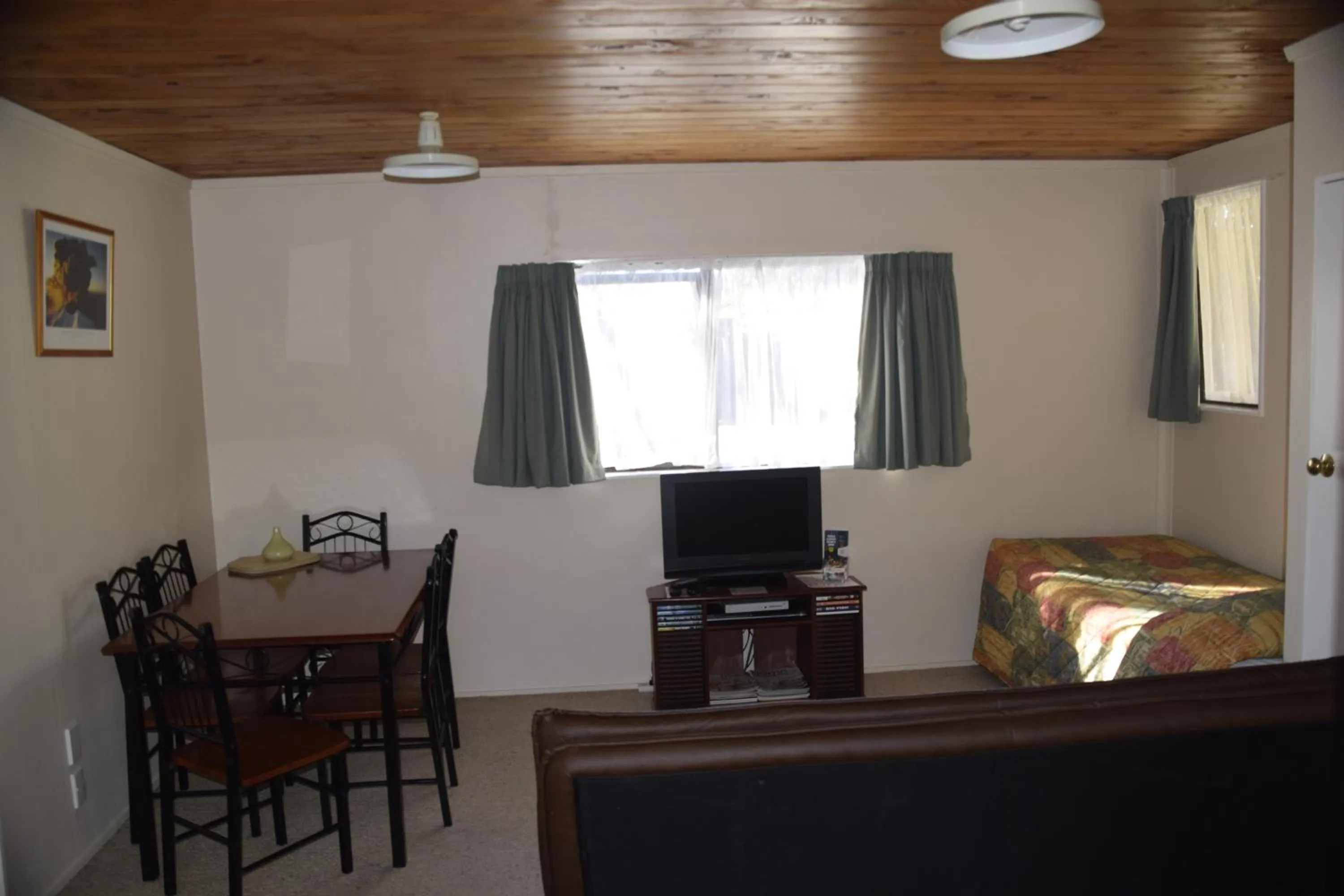 Living room in Judges Pool Motel Turangi