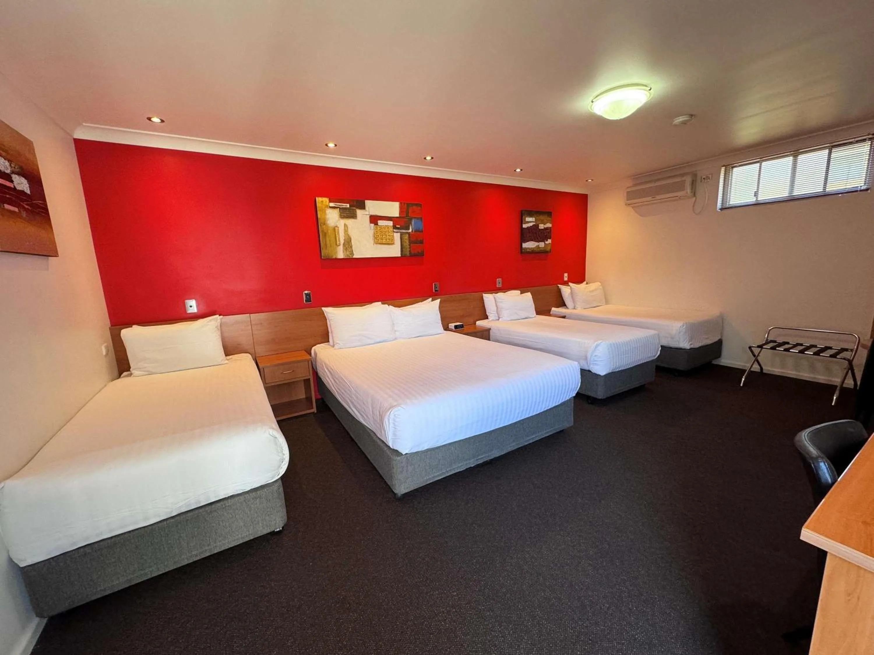 Bedroom, Bed in ibis Styles Broken Hill