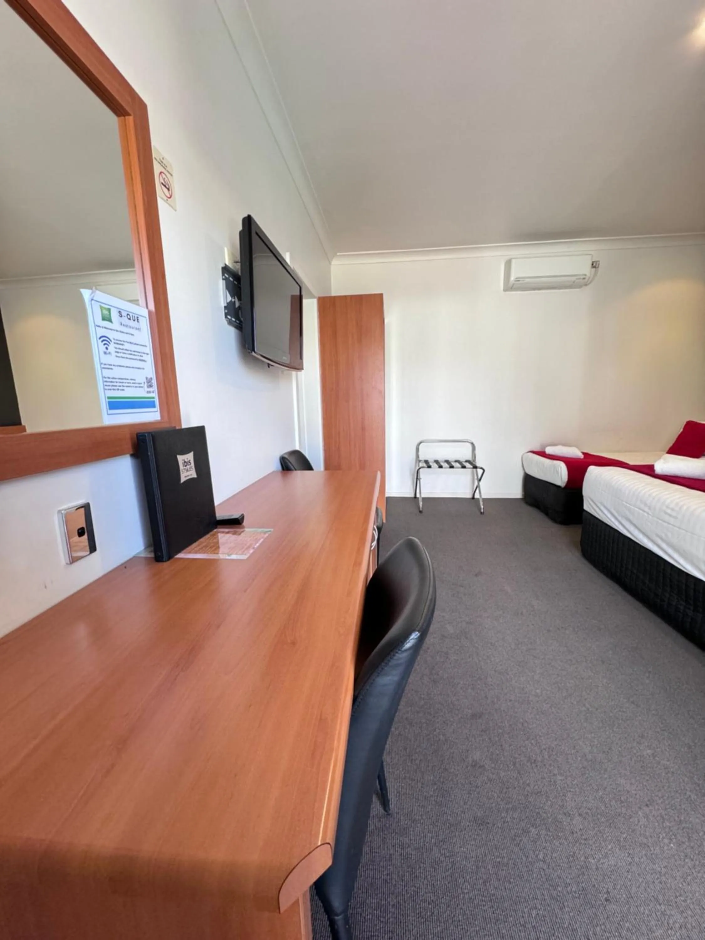 Bed in ibis Styles Broken Hill