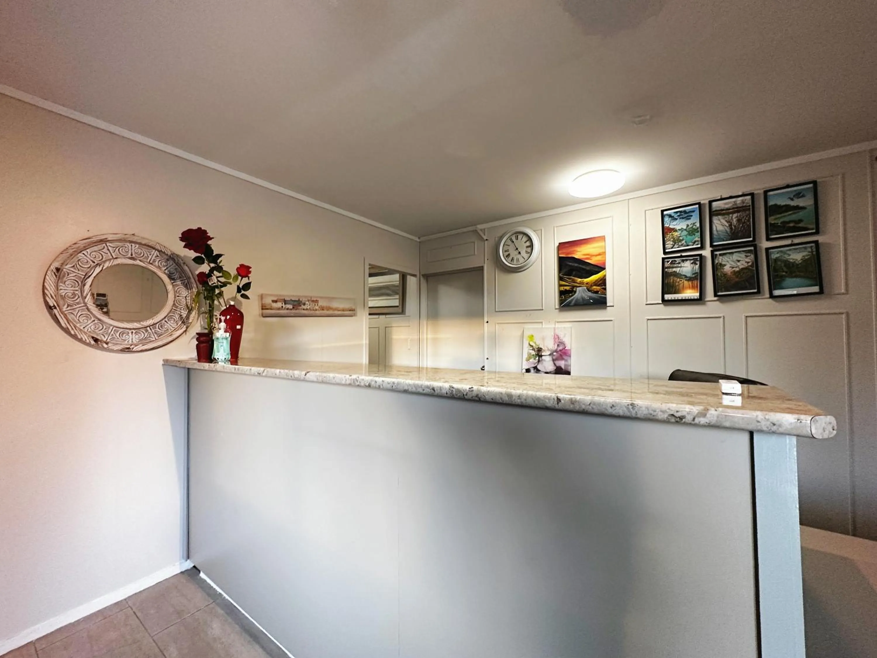 Kingswood Manor Motel