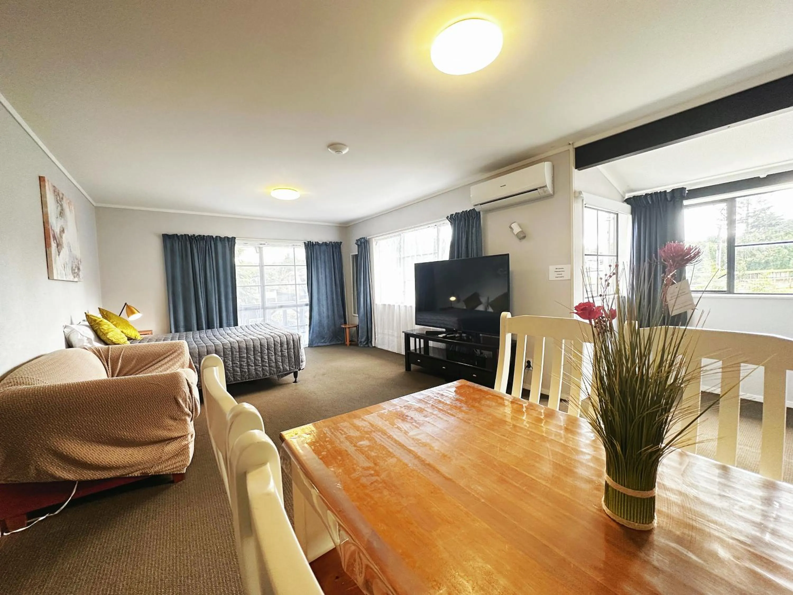 Kingswood Manor Motel