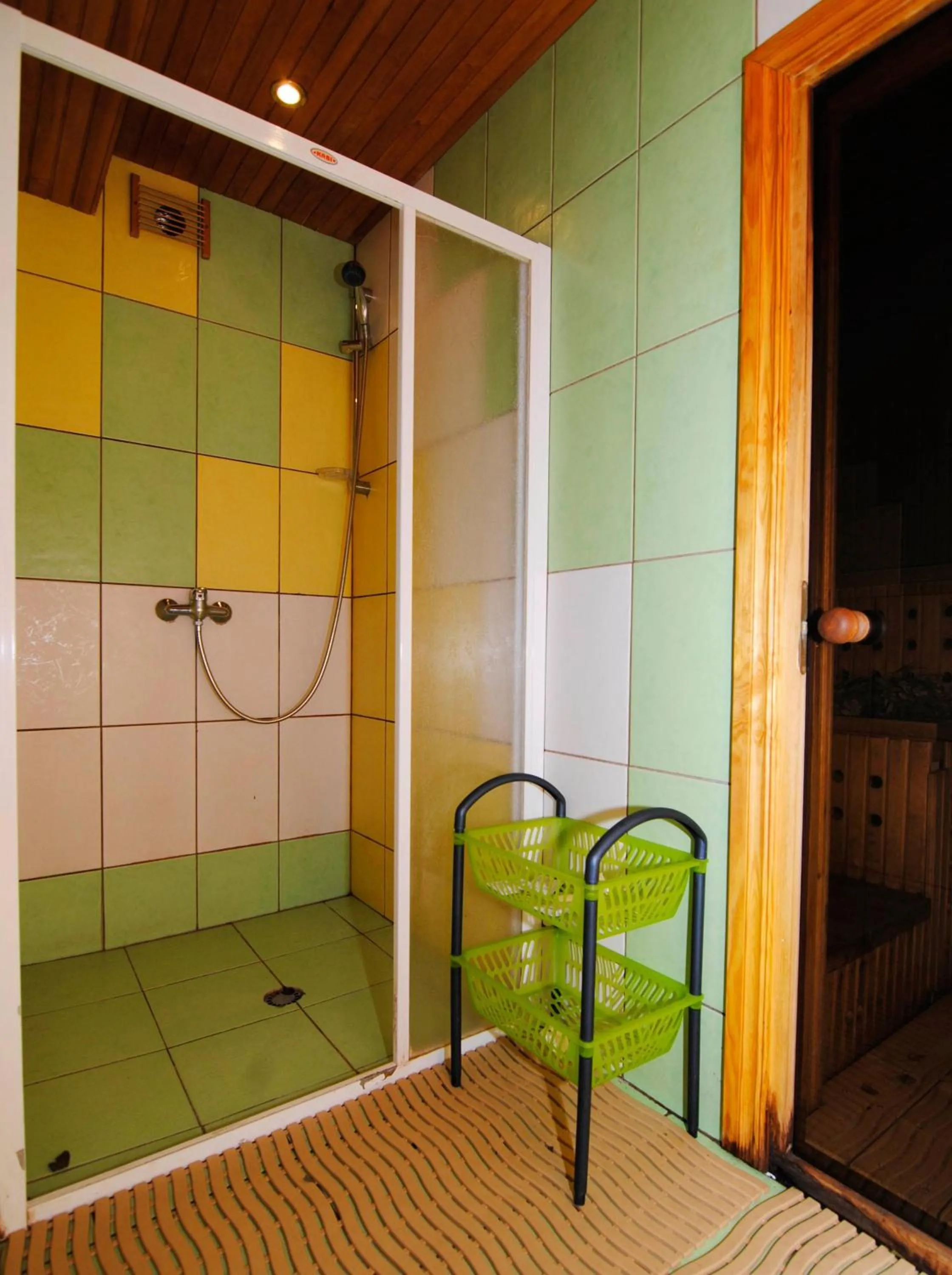 Shower in Po Kastonu & SPA