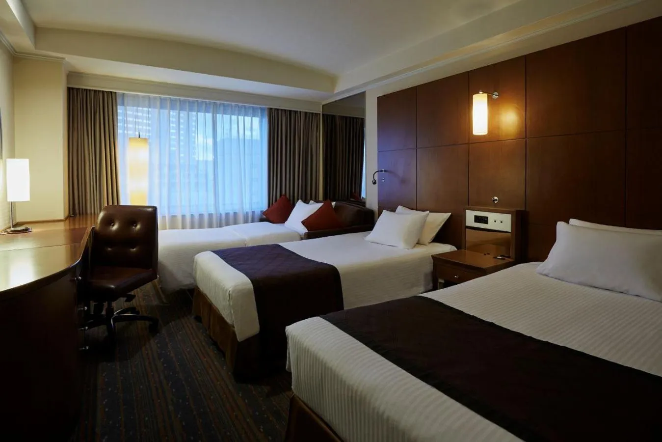 Photo of the whole room, Bed in Royal Park Hotel