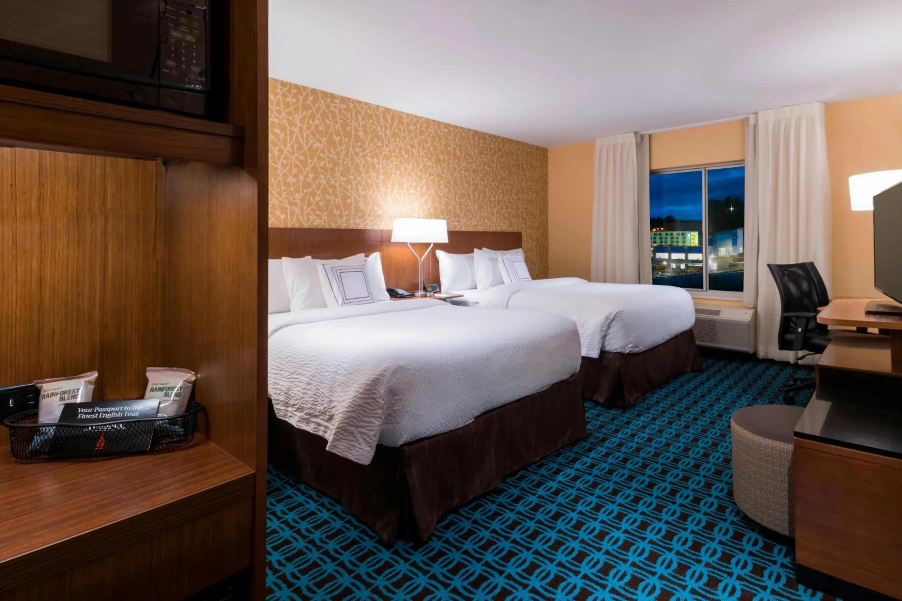 Photo of the whole room, Bed in Fairfield Inn & Suites by Marriott Boston Marlborough/Apex Center