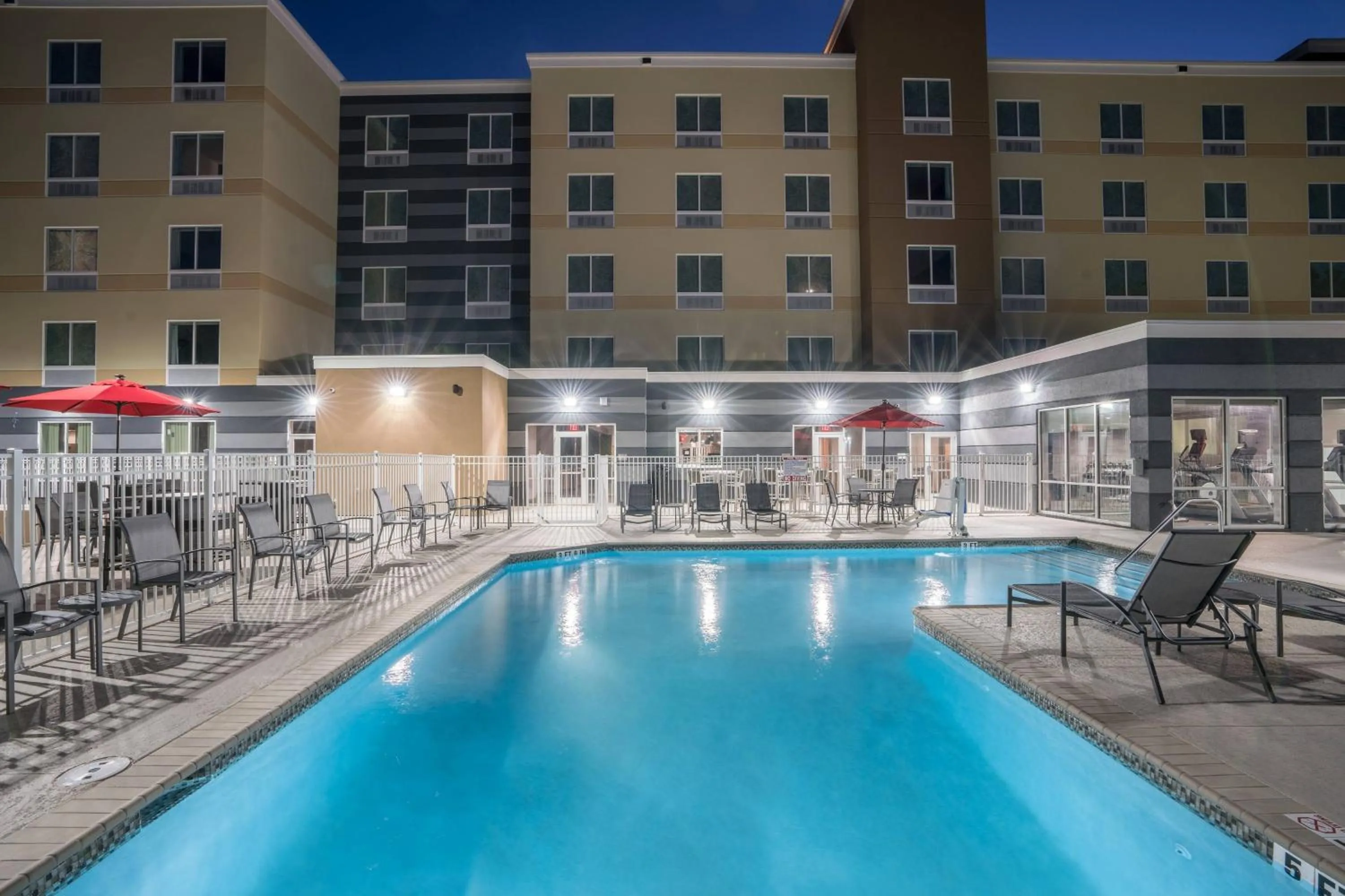 Swimming pool in Fairfield Inn & Suites by Marriott Gainesville I-75