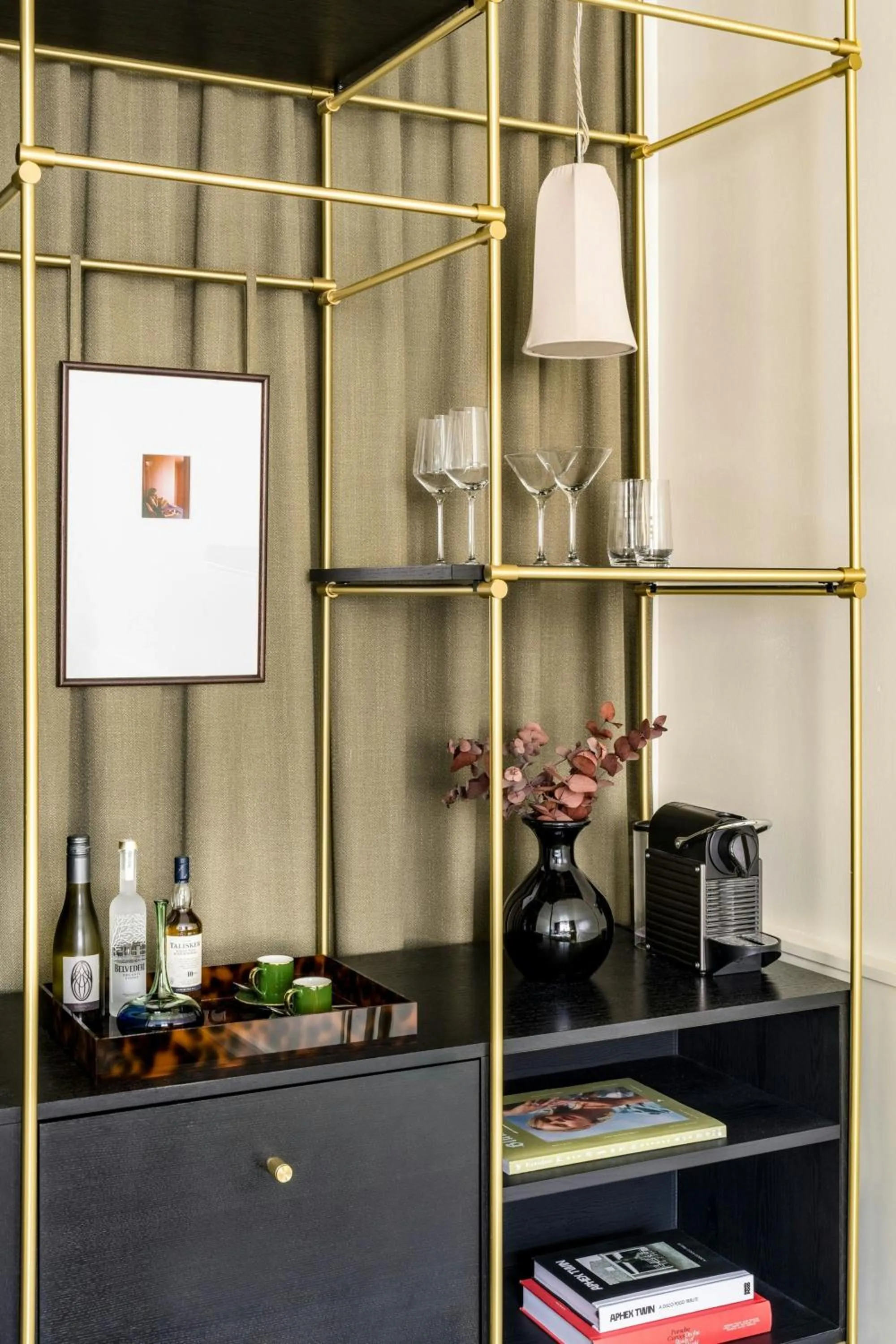 Lounge or bar in Roomers Munich, Autograph Collection