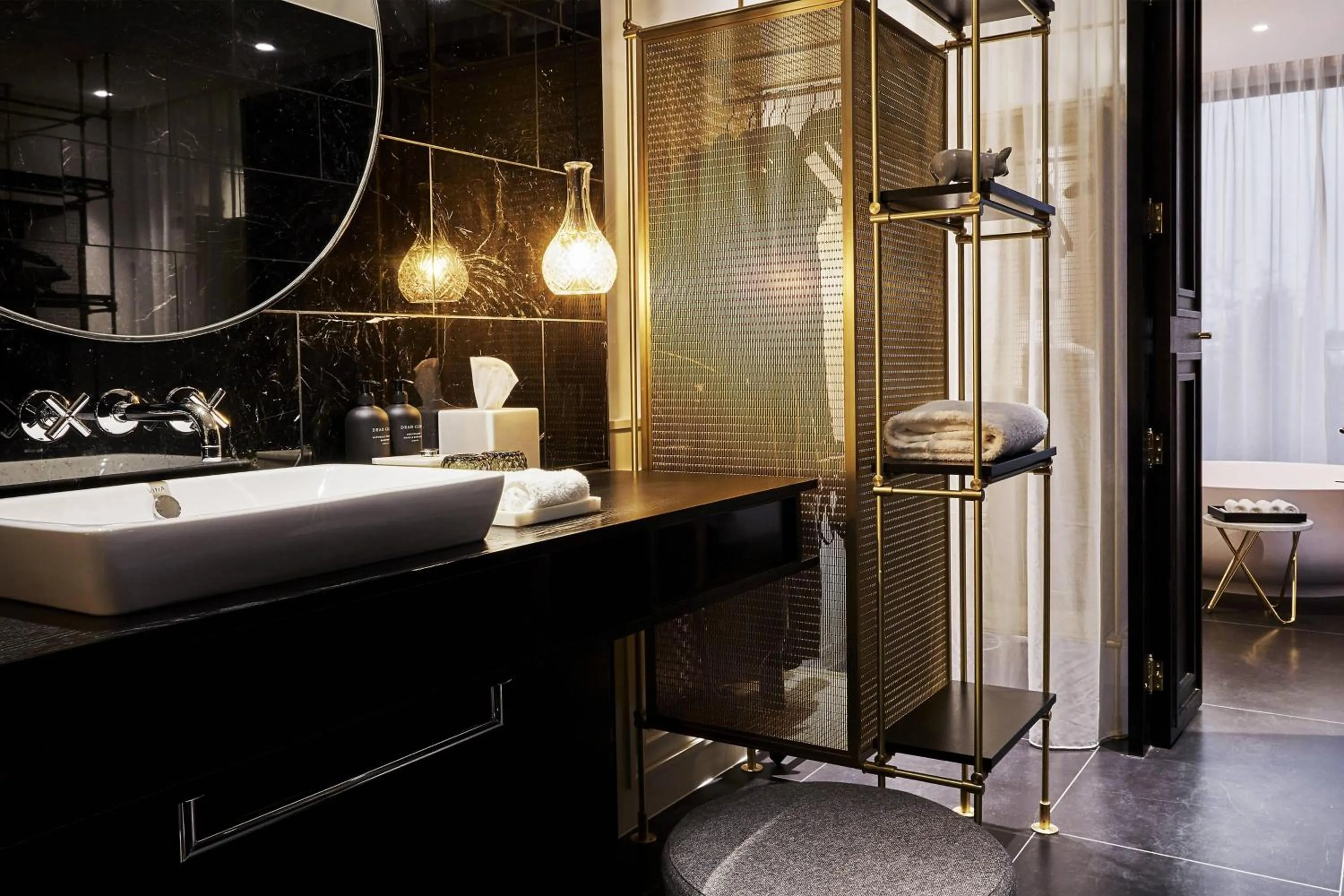 Bedroom in Roomers Munich, Autograph Collection