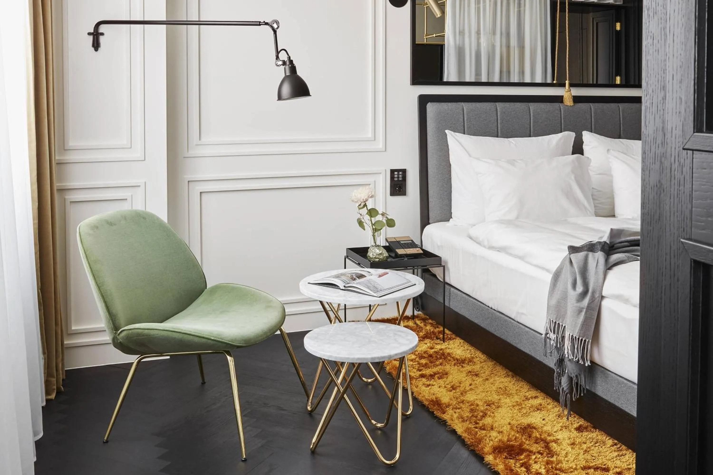 Bedroom, Bed in Roomers Munich, Autograph Collection