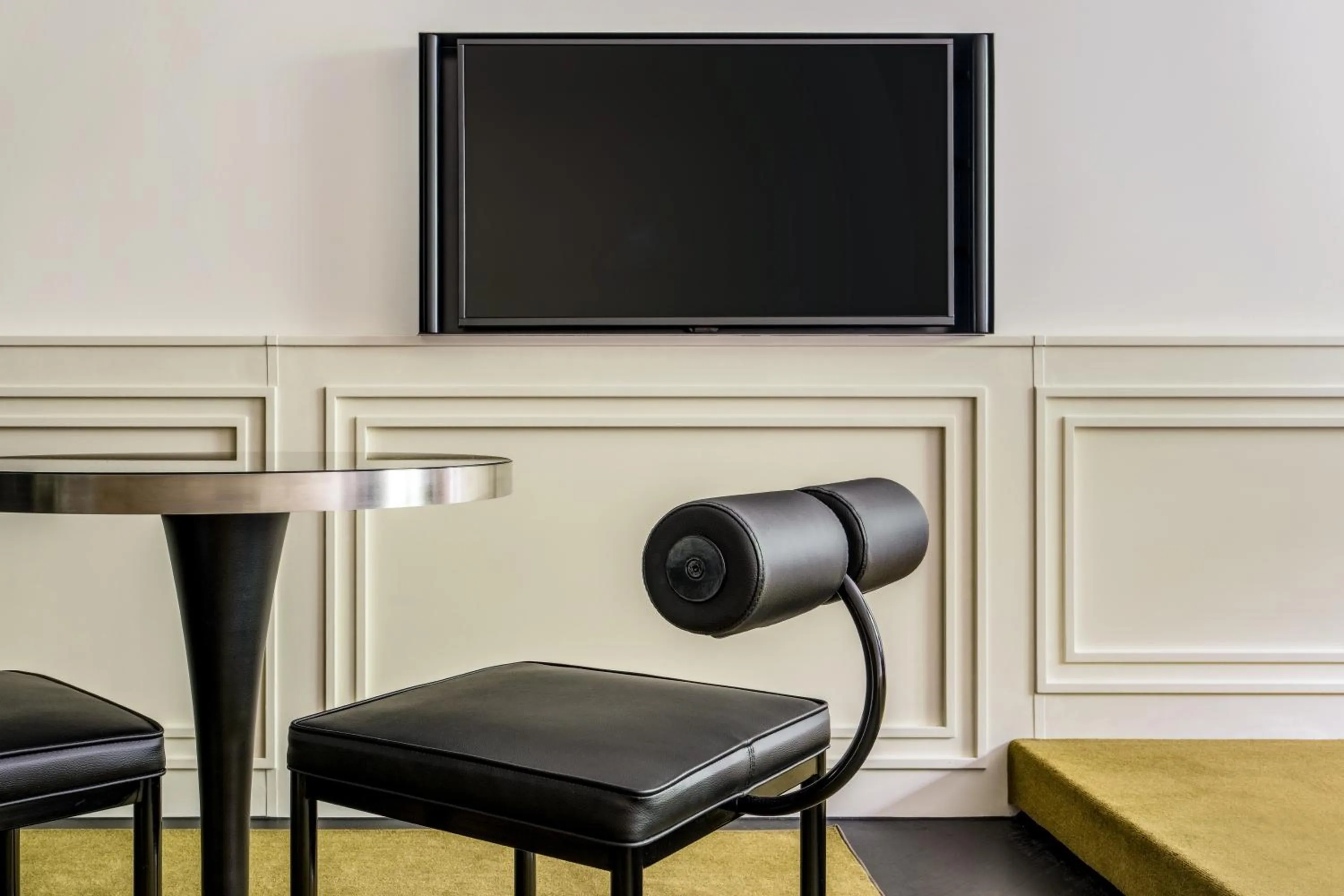 Bedroom in Roomers Munich, Autograph Collection