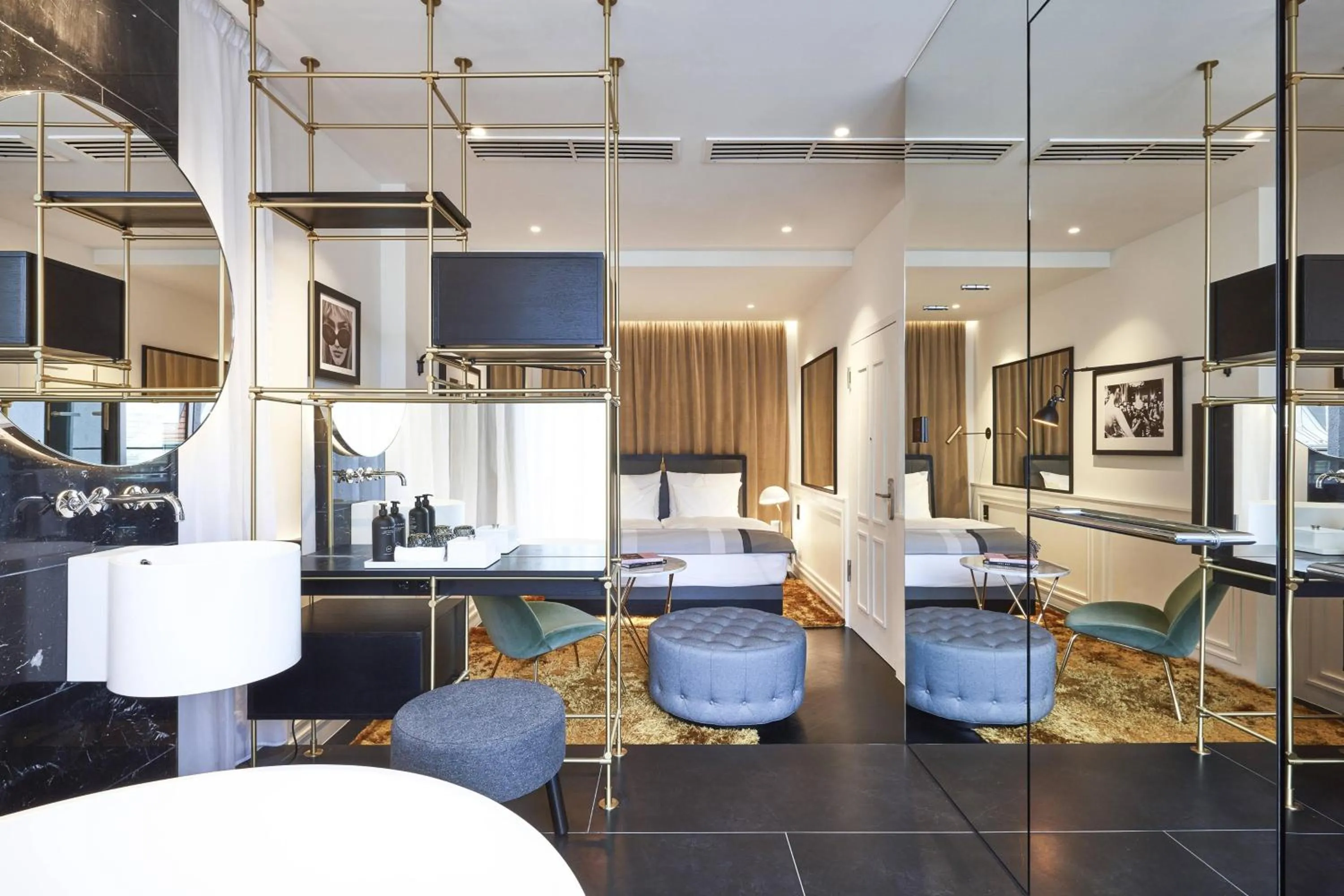 Photo of the whole room in Roomers Munich, Autograph Collection