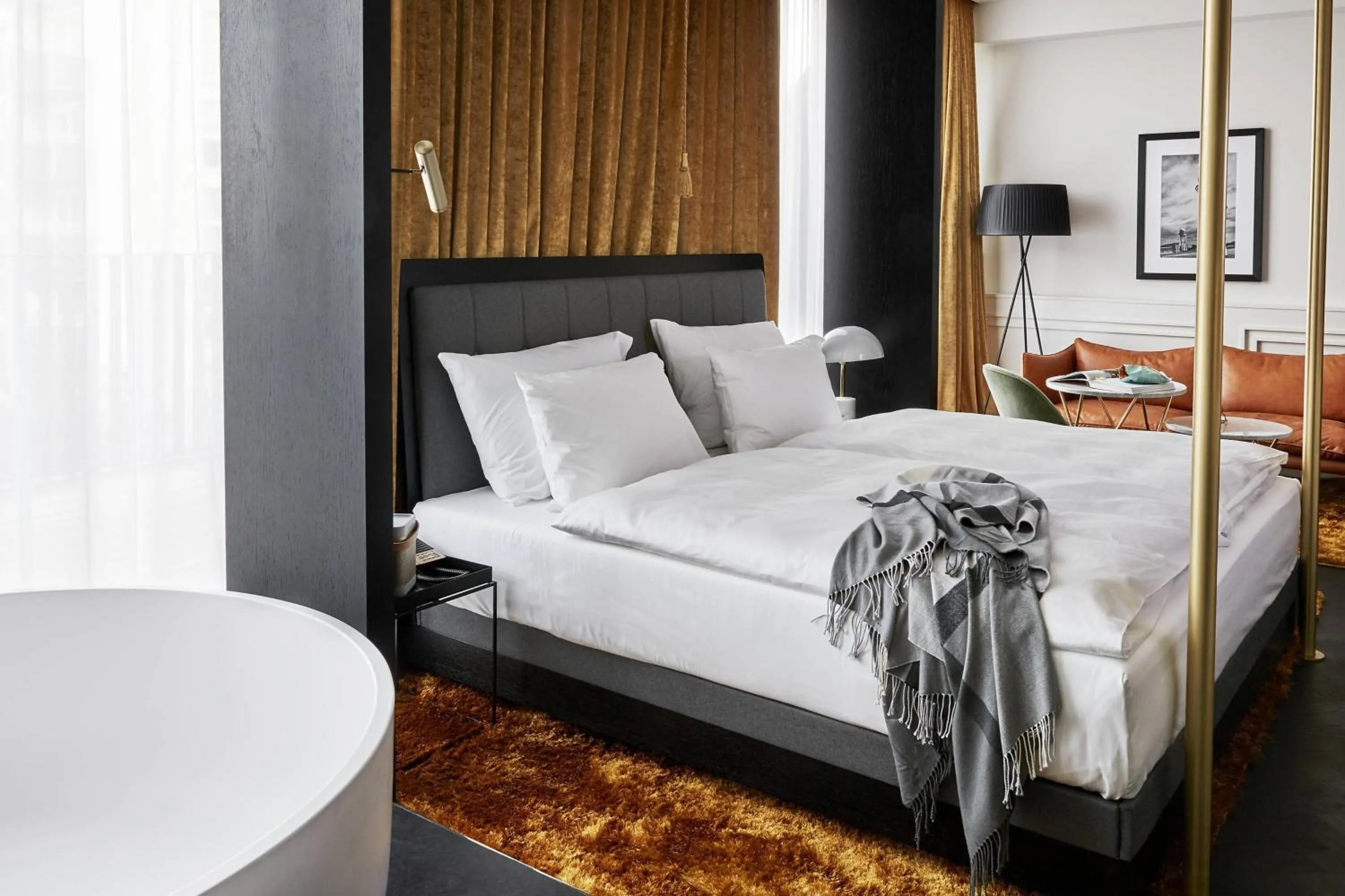 Bedroom, Bed in Roomers Munich, Autograph Collection