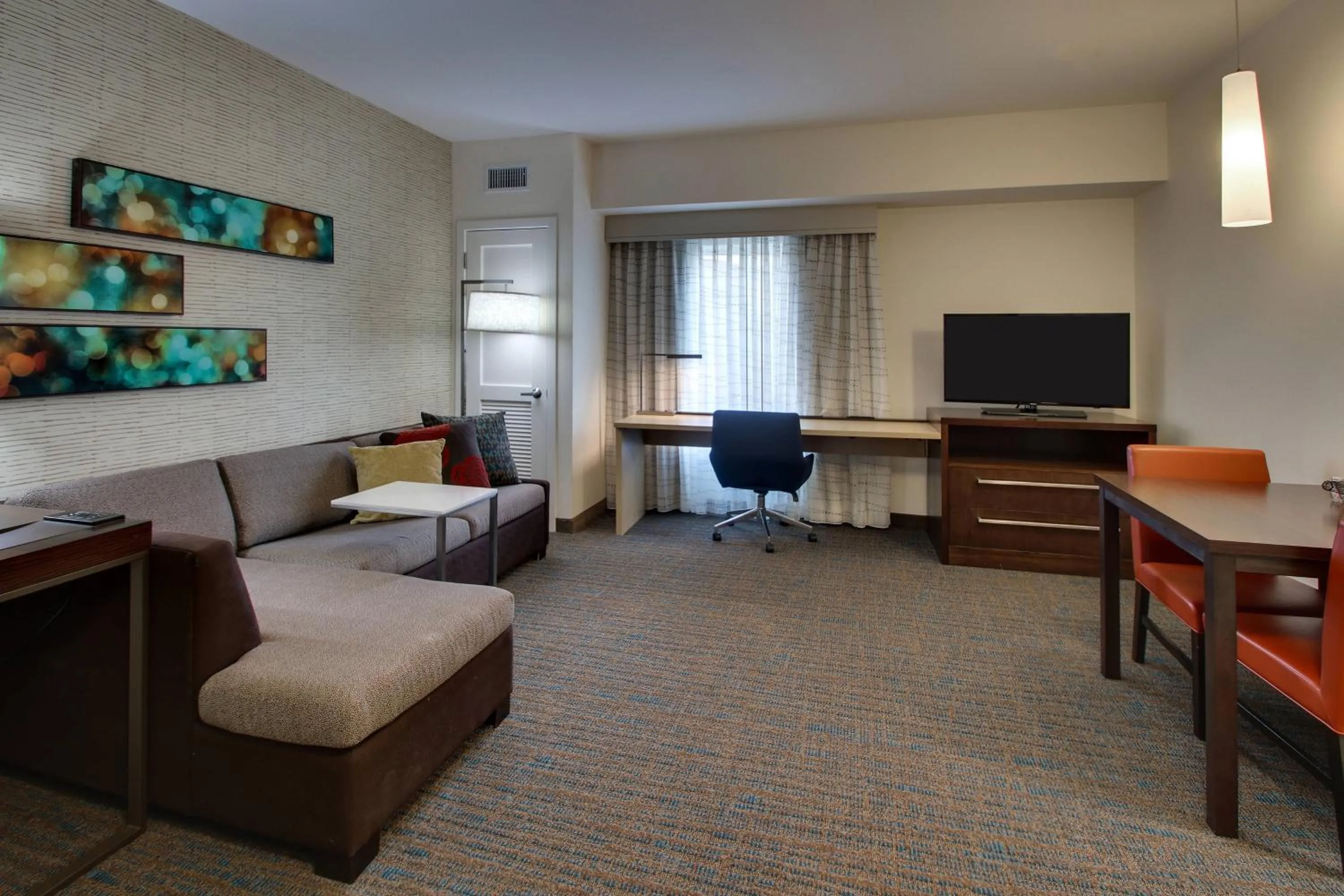 Living room in Residence Inn by Marriott Philadelphia Valley Forge/Collegeville