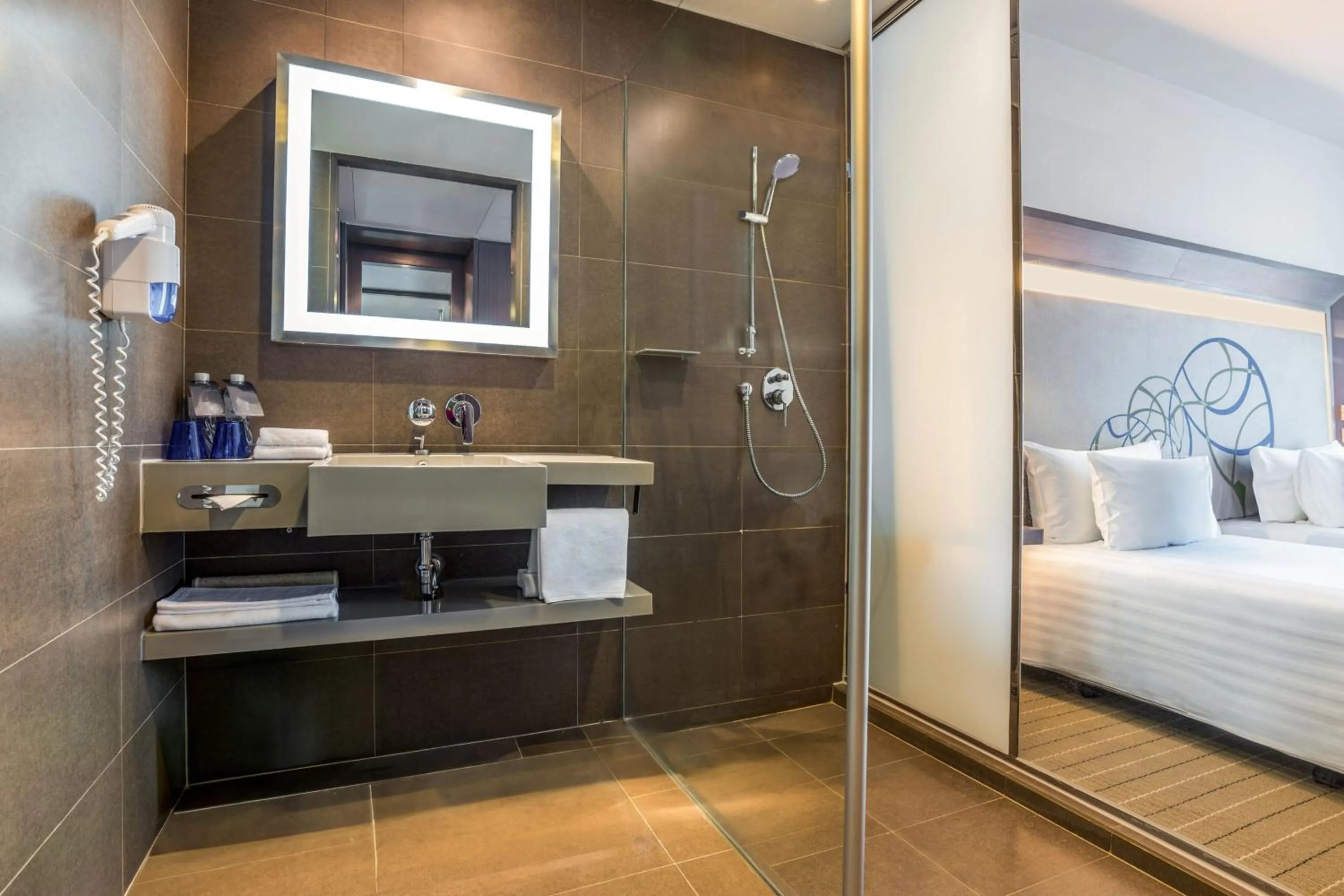 Bathroom, Bed in Four Points by Sheraton Bangkok Ploenchit Sukhumvit