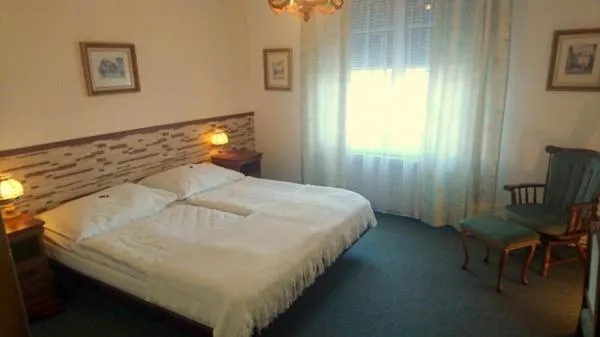 Bed in Hotel Excellent