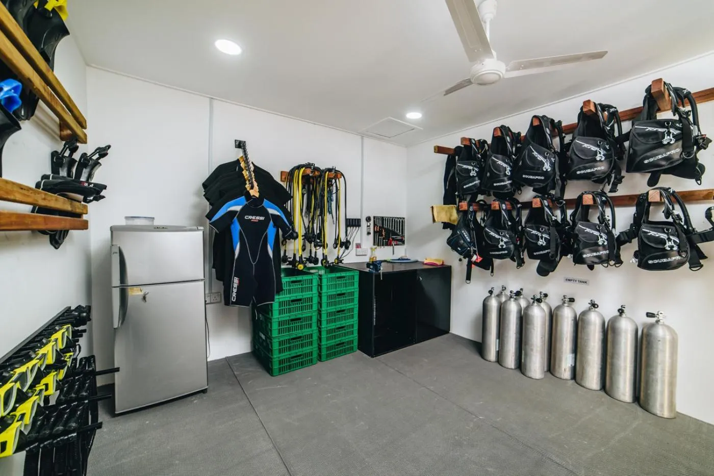 Diving in WAVE SOUND by 3S Maldives