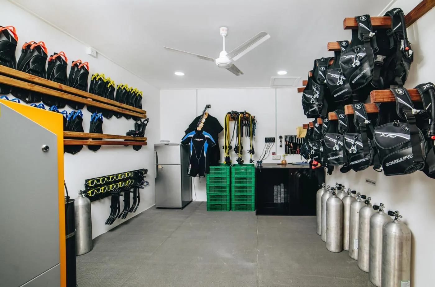 Diving in WAVE SOUND by 3S Maldives