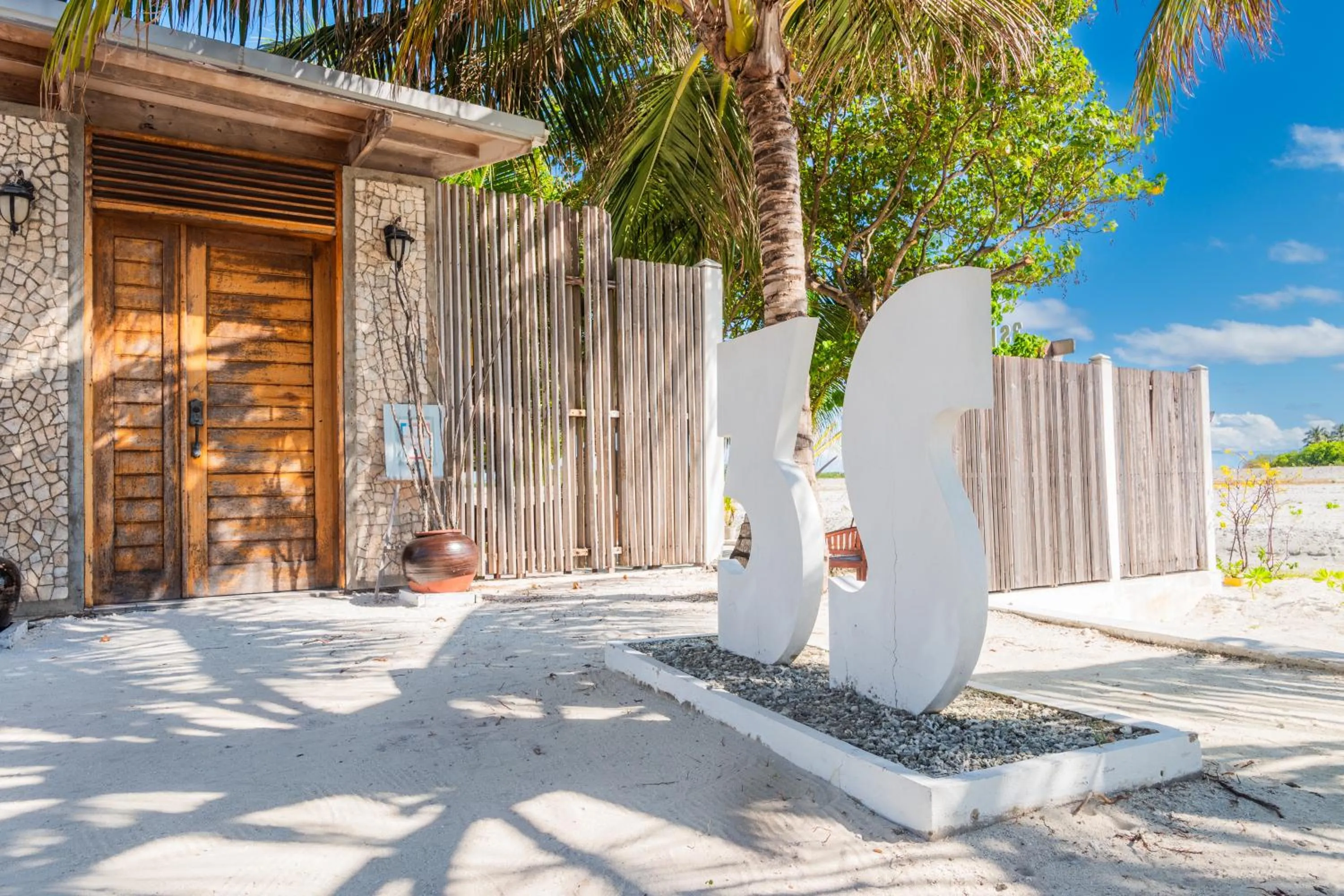 Facade/entrance in WAVE SOUND by 3S Maldives