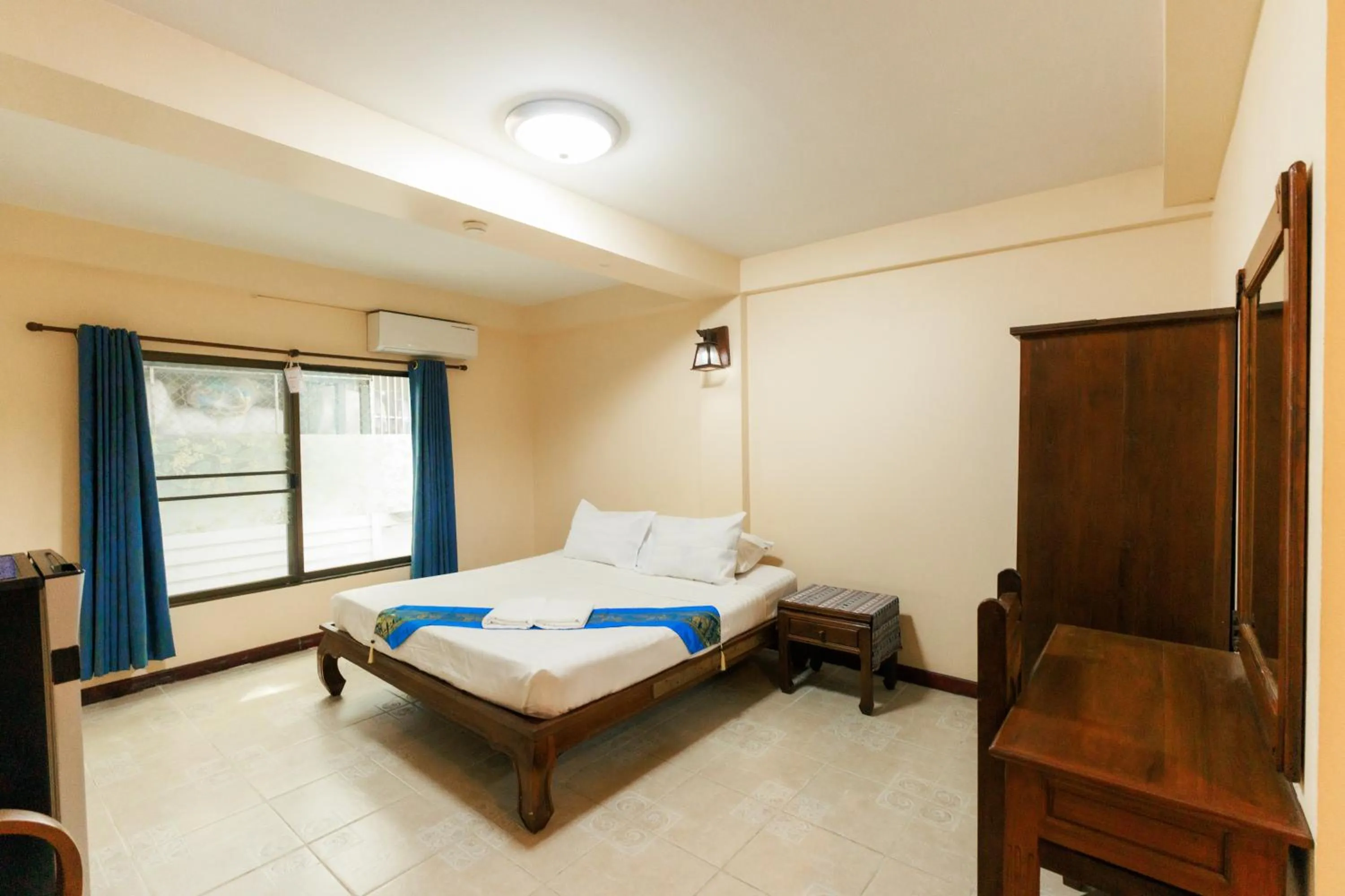 Bedroom, Bed in SK House 2