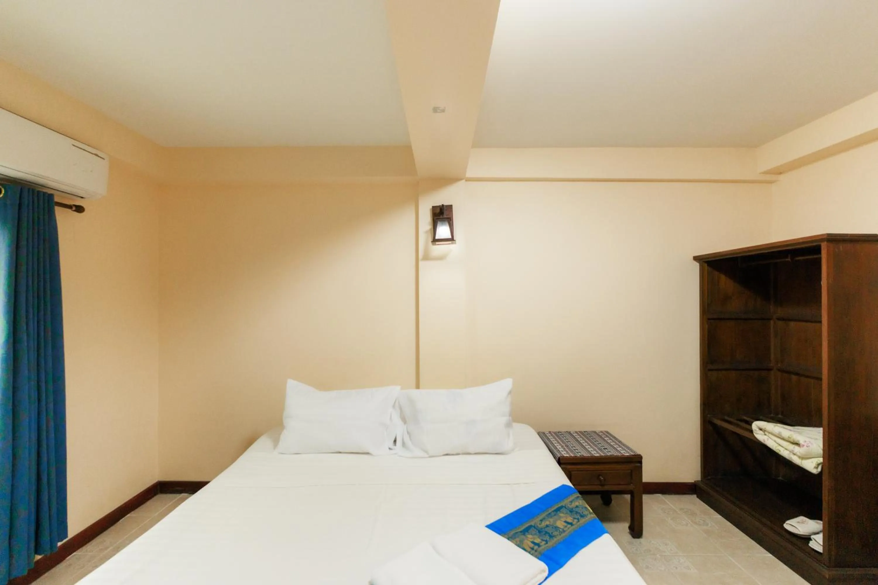 Bedroom, Bed in SK House 2