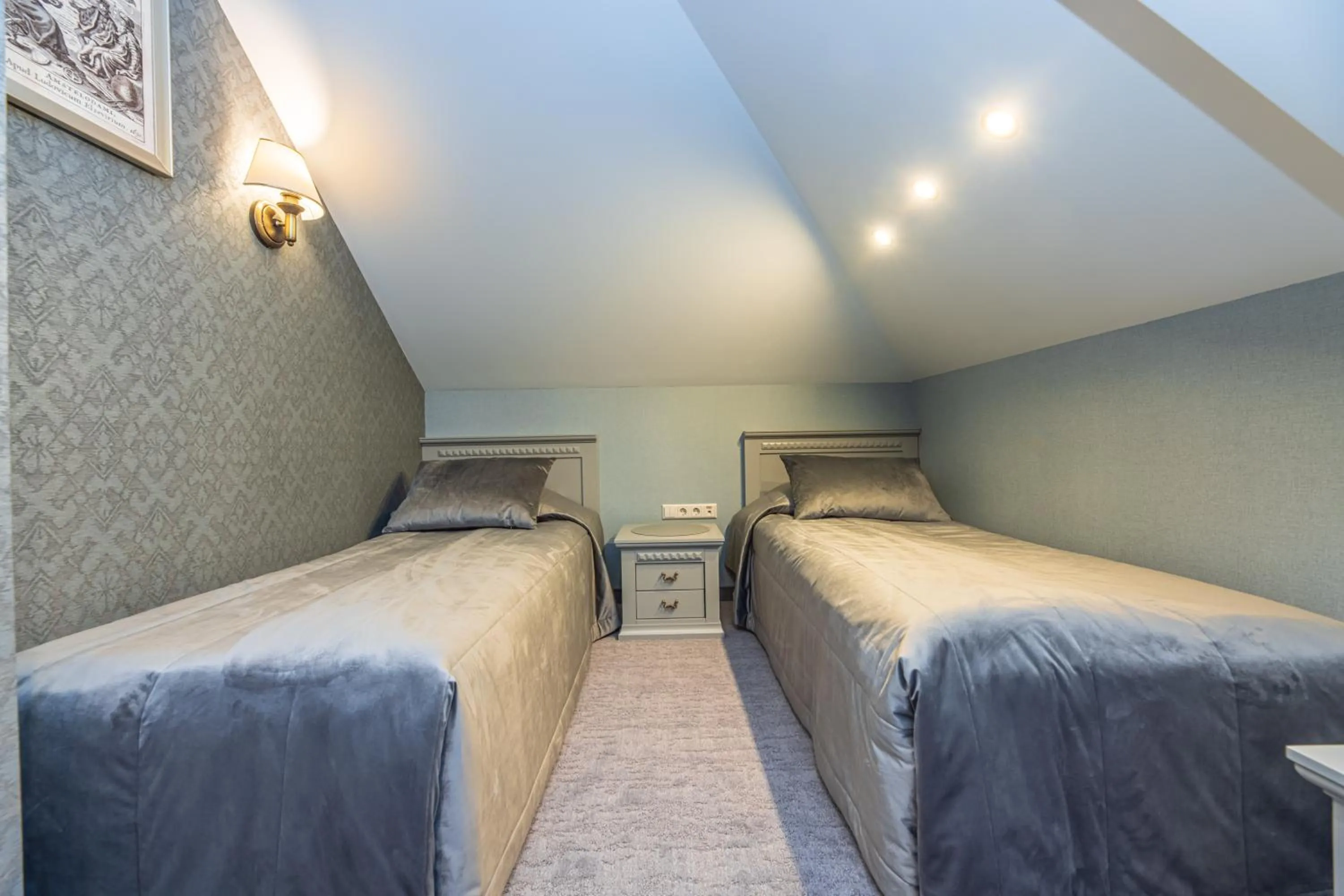 Bed in Senoji Hansa Hotel