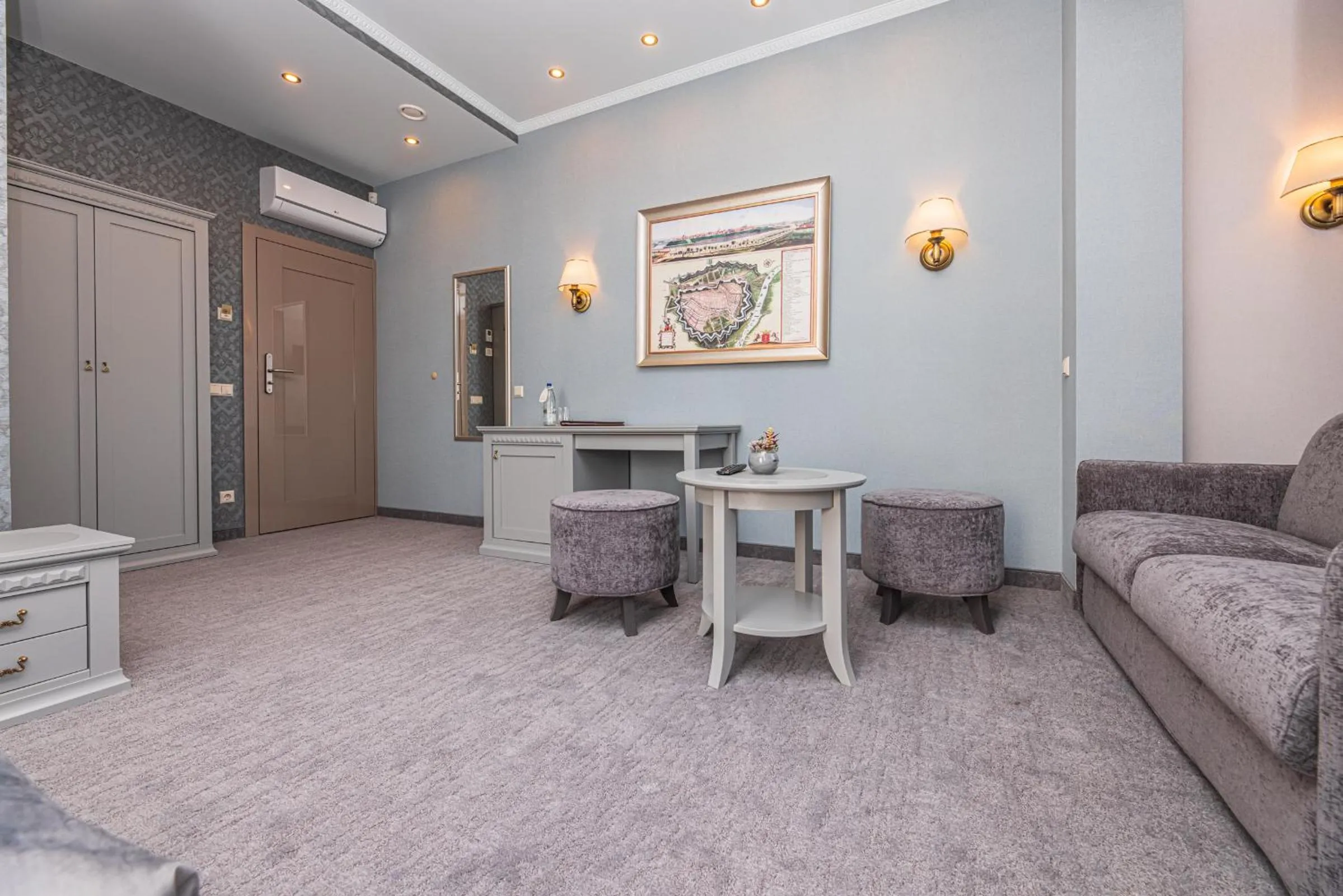 Living room in Senoji Hansa Hotel