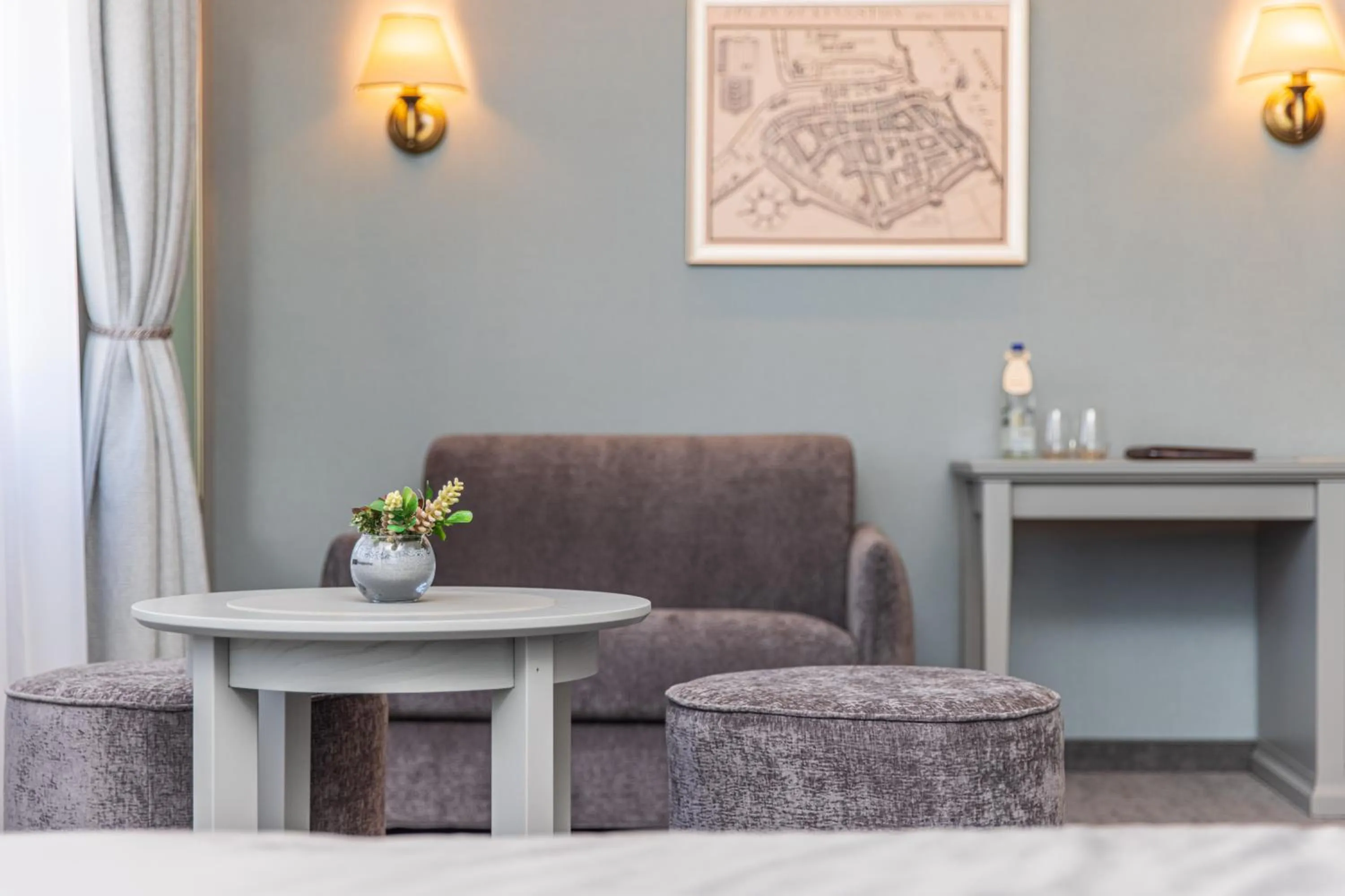 Seating area in Senoji Hansa Hotel