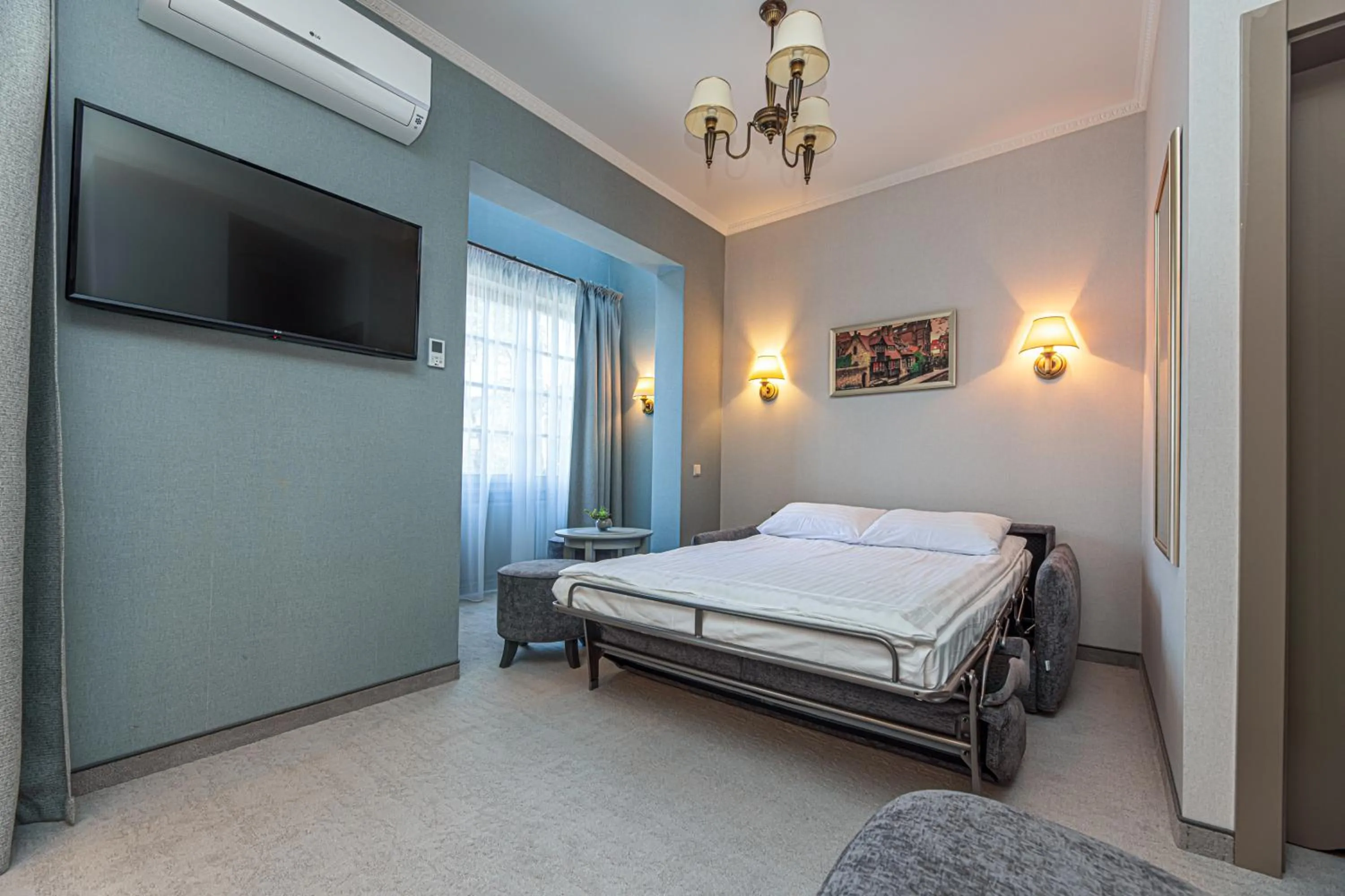 Bed in Senoji Hansa Hotel