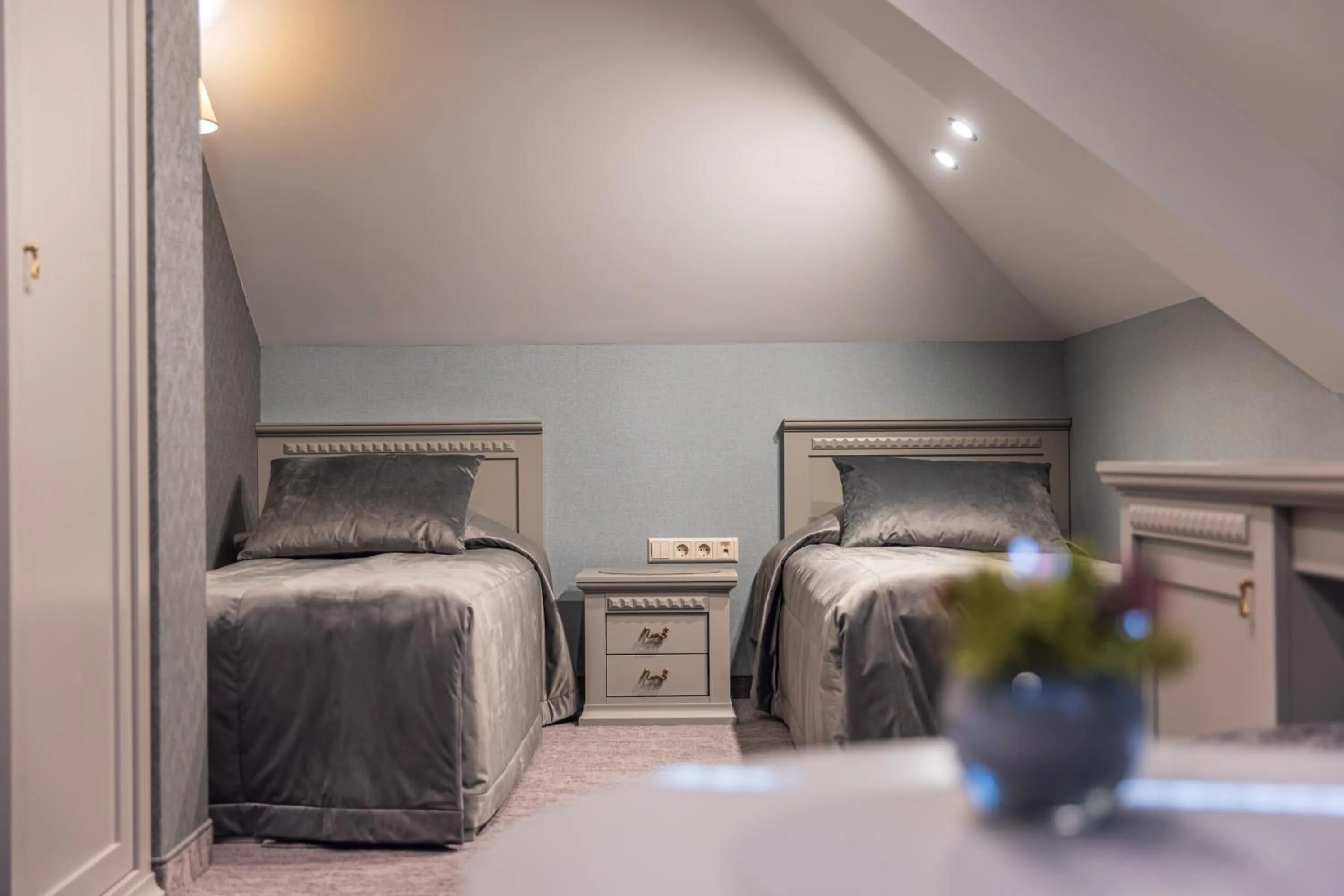 Bed in Senoji Hansa Hotel