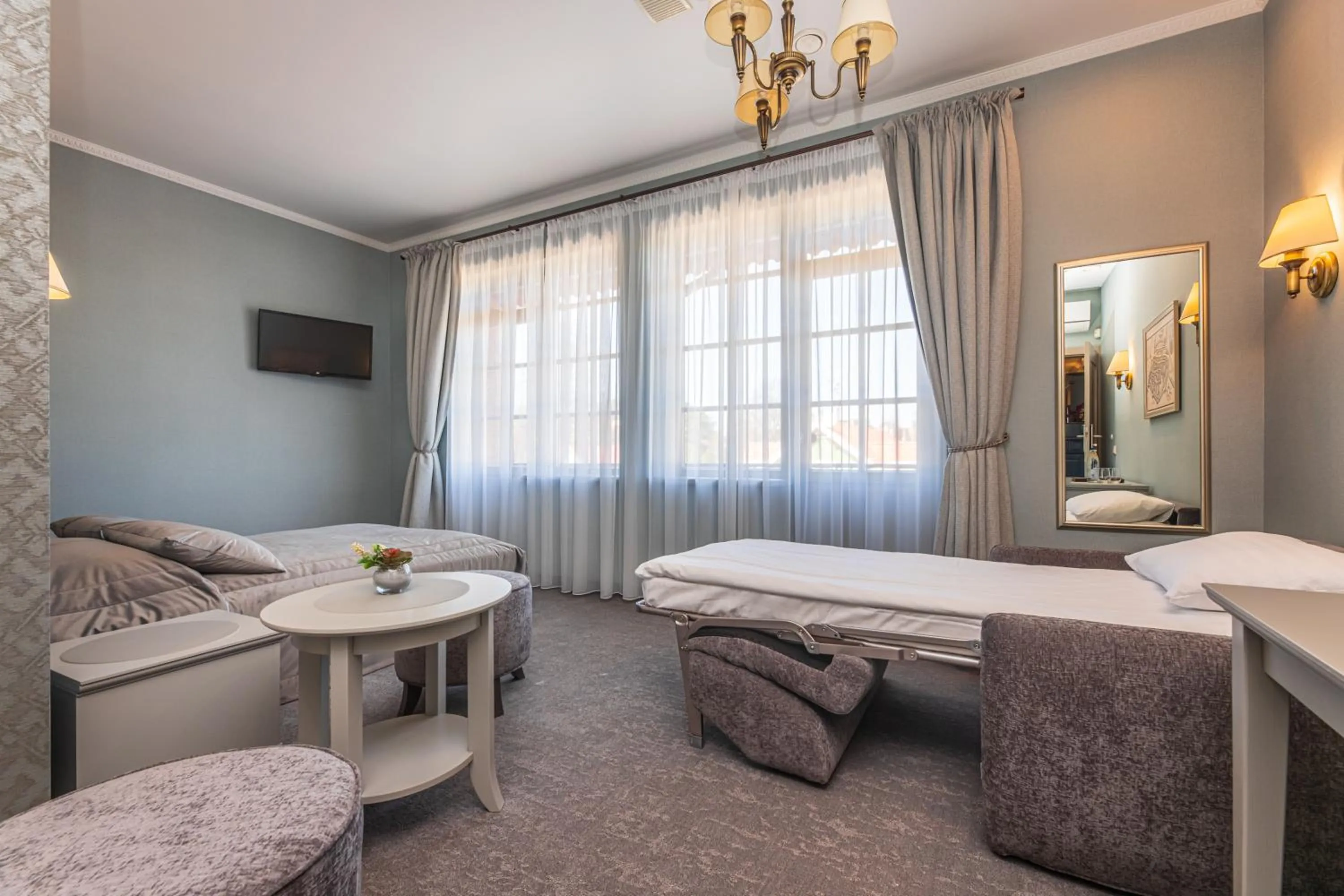 Bed in Senoji Hansa Hotel